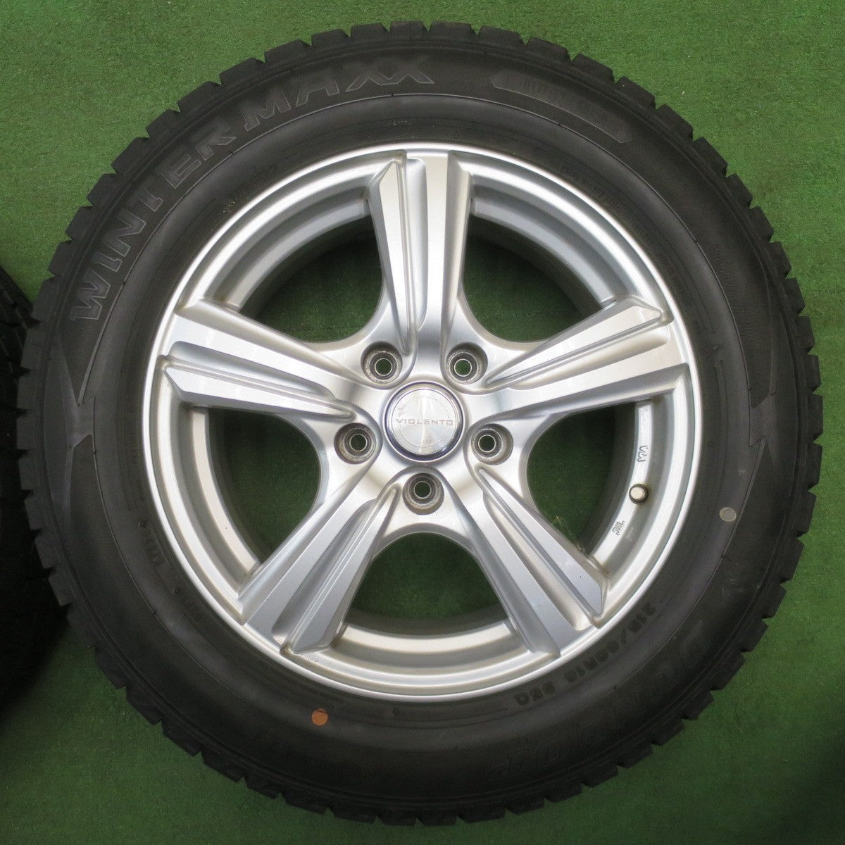 バリ溝！9.5分★スタッドレス 215/60R16 ダンロップ ウインターマックス WM02 VIOLENTO ヴィオレント 16インチ PCD114.3/5H★6021003NJス