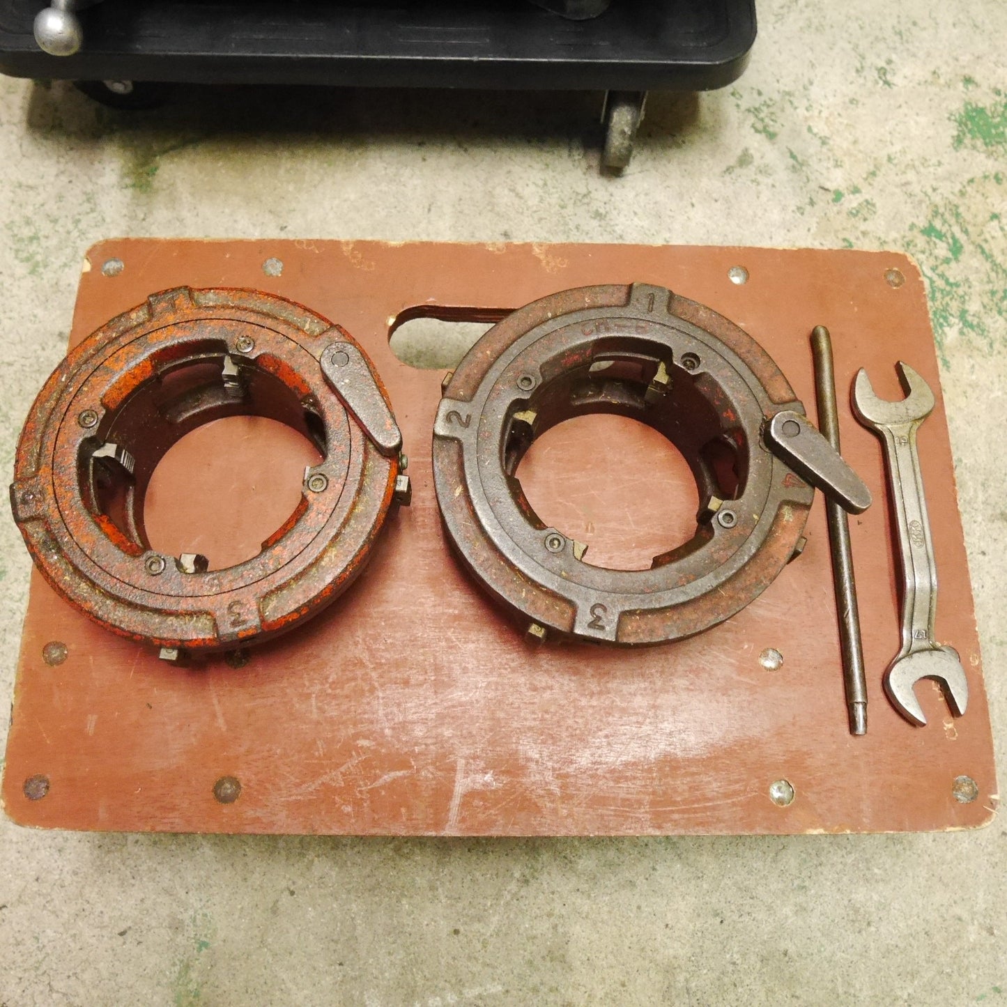 [送料無料] ☆MCC 松阪鉄工所 パイプマシン コンジット82 コンジット マシン MCC82 ねじ 切り機 ネジ 切機 切断機 電動 工具 100V☆