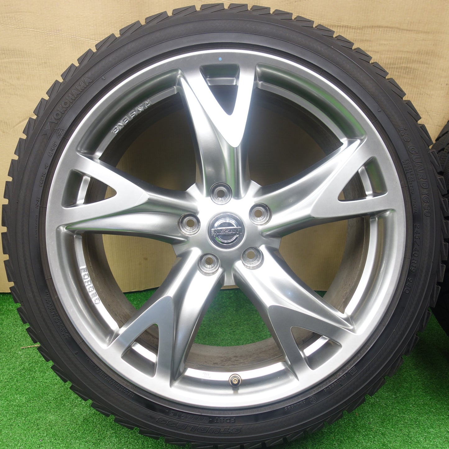 バリ溝！キレイ！9.5分★日産 Z34 フェアレディZ 純正 RAYS製 鍛造 245/40R19 275/35R19 スタッドレス ヨコハマ アイスガード iG30 19インチ PCD114.3/5H★5122201KTス