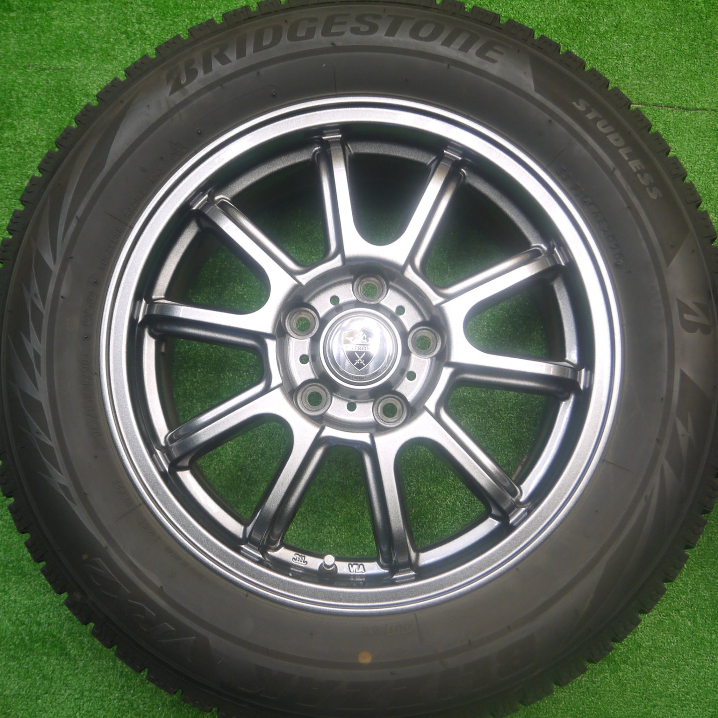 *送料無料* バリ溝！20年！キレイ！9.5分★スタッドレス 215/60R16 ブリヂストン ブリザック VRX2 ESTROSA エステローザ 16インチ PCD114.3/5H★4082003Hス
