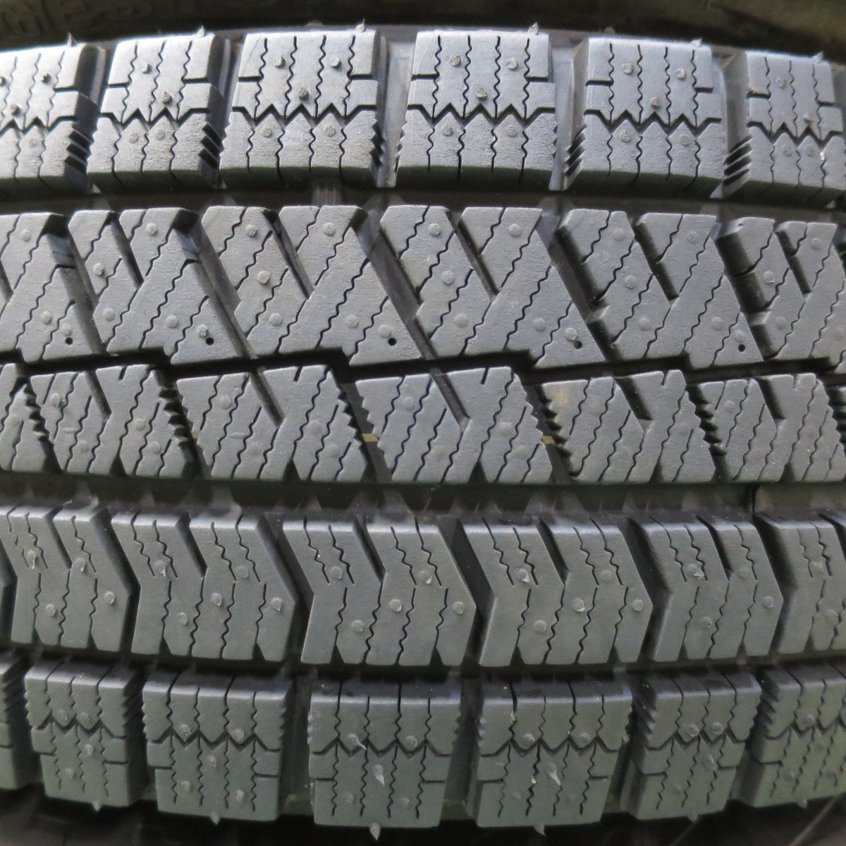 超バリ溝！23年！キレイ！ほぼ10分★スタッドレス 185/70R14 ブリヂストン ブリザック VRX2 JOKER ジョーカー 14インチ PCD100/4H★5100711イス