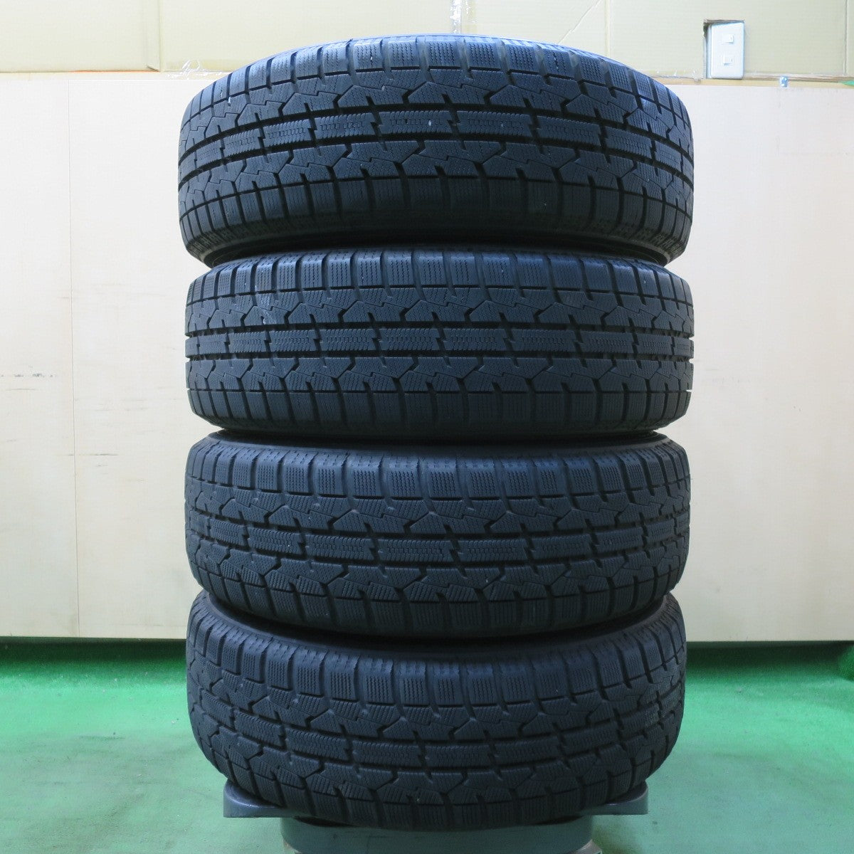 バリ溝！22年！9.5分★LEONIS UC 185/60R16 スタッドレス トーヨー オブザーブ ガリット GIZ 16インチ レオニス PCD100/4H★5040909イス