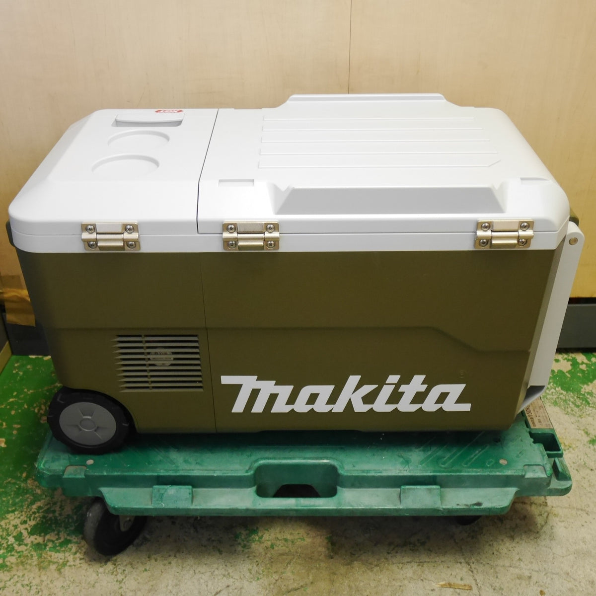 キレイ☆マキタ 充電式 保冷温庫 CW001G 20L ポータブル 冷蔵庫 保温庫 コードレス makita オリーブ 色☆