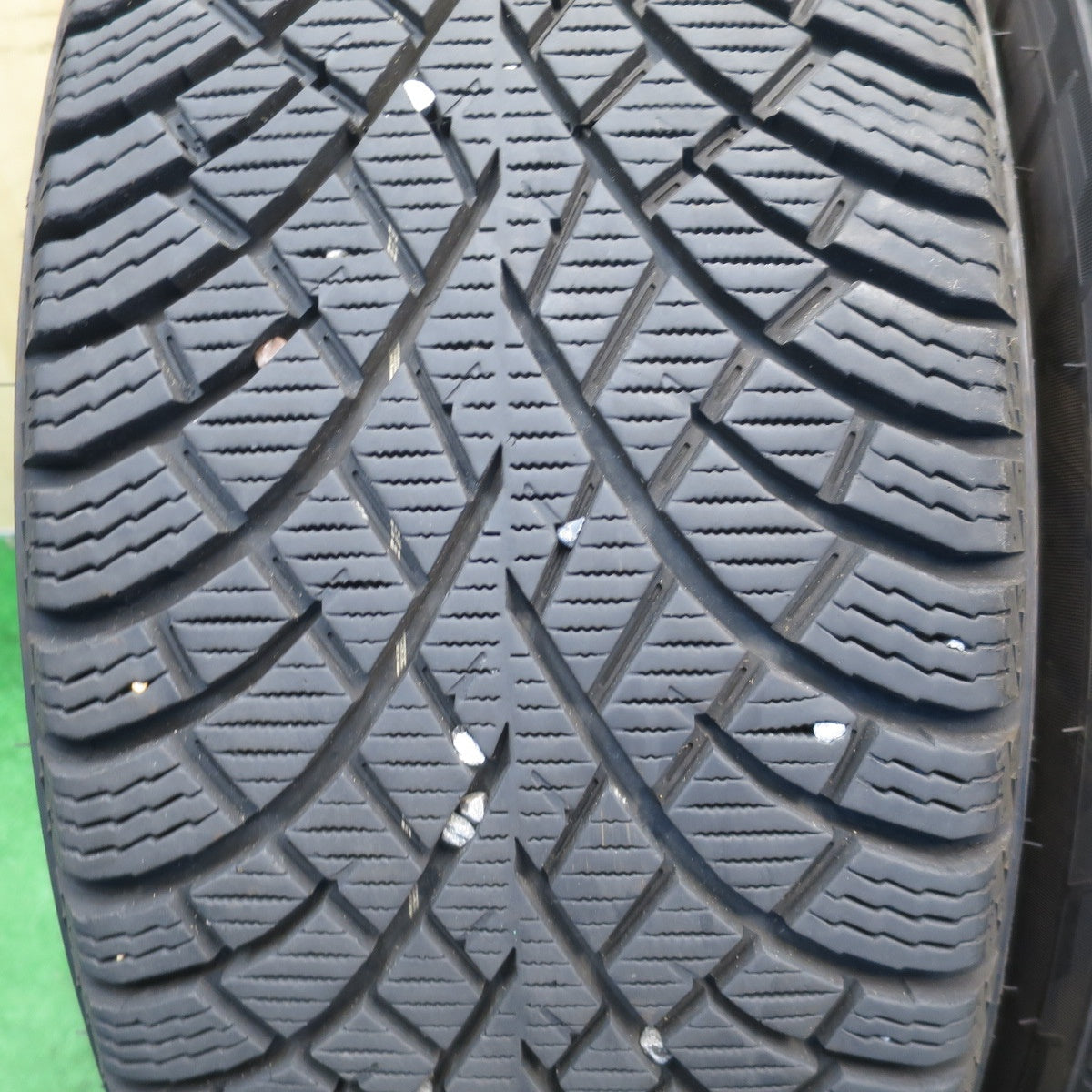 バリ溝！22年！キレイ！9.5分◎ランドローバー レンジローバー イヴォーク 純正 235/60R18 スタッドレス ノキアン ハッカペリッタ R5 SUV 18インチ PCD108/5H◎6091902NJス