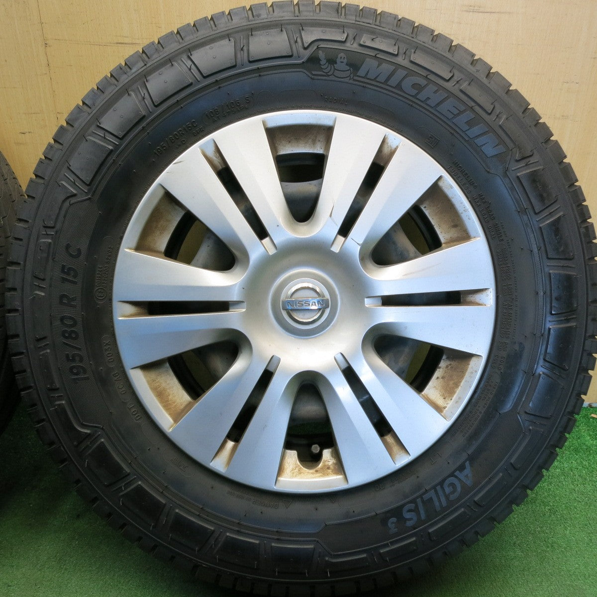バリ溝！23年！9.5分◎日産 キャラバン 純正 スチール 195/80R15 108/106S ミシュラン AGILIS3 15インチ PCD139.7/6H◎6061805HAノ
