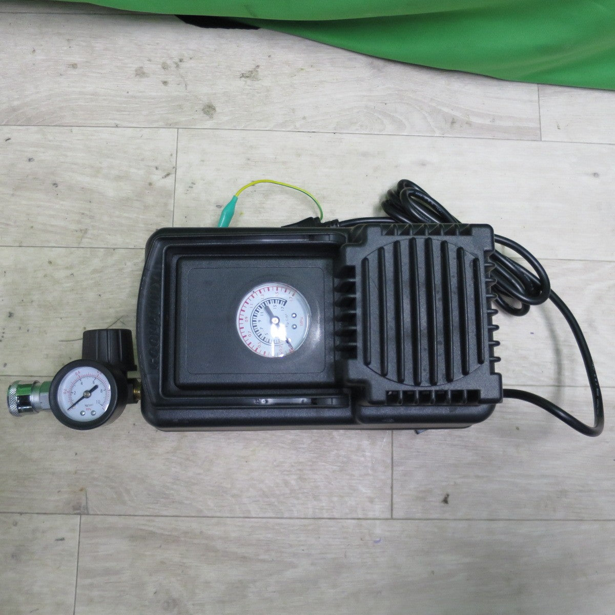 [送料無料] キレイ☆三共コーポレーション オイルレス エアー コンプレッサー 屋内用 100V HMAC-50 エアー スプレー ガン SK11 ホース付き セット☆