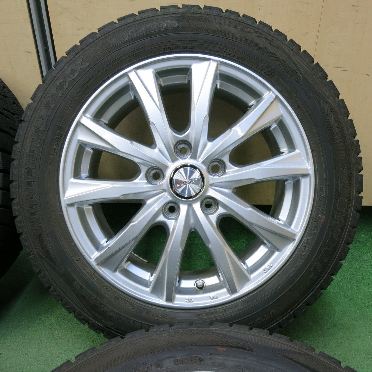 バリ溝！24年！9.5分★スタッドレス 195/60R16 ダンロップ ウインターマックス WM02 JOKER ジョーカー 16インチ PCD114.3/5H★5072316SYス