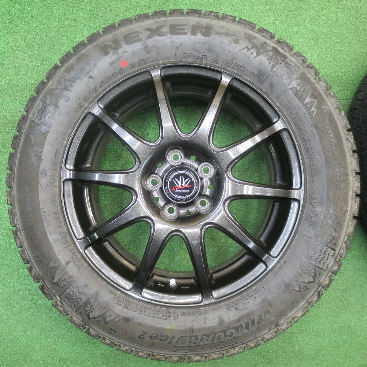 バリ溝！23年！キレイ！9.5分★プリウス 等 LOXARNY SPORT RS-10 195/65R15 スタッドレス ネクセン ウィンガード ice2 ロクサーニ スポーツ 15インチ PCD100/5H★5111903NJス