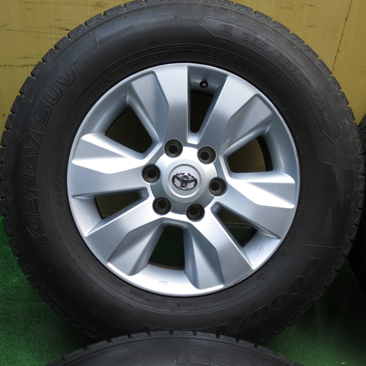 バリ溝！9分★トヨタ GUN125 ハイラックス 純正 265/65R17 スタッドレス グッドイヤー アイスナビ SUV 17インチ PCD139.7/6H★5041803KKス