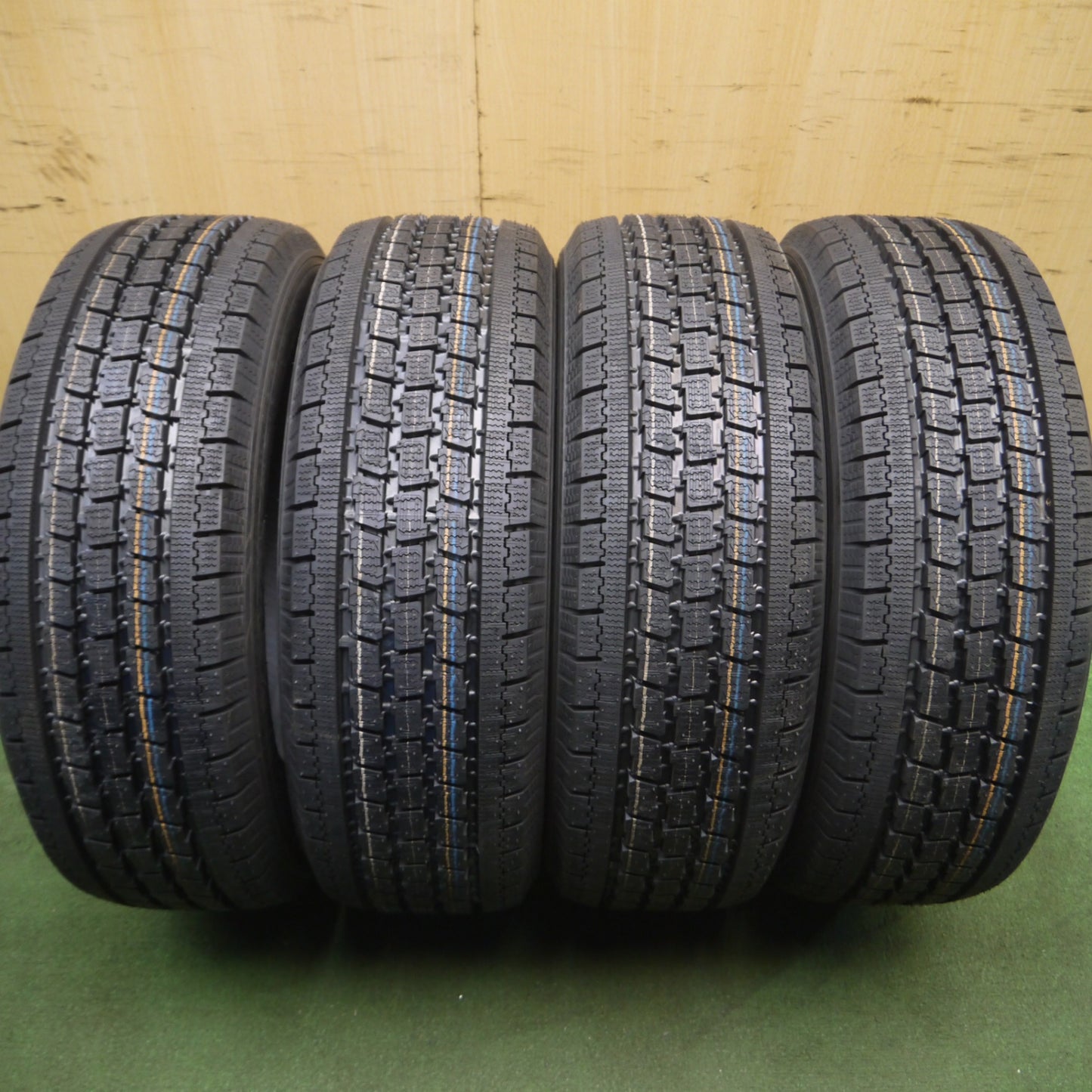 *送料無料* 未使用★スタッドレス 195/65R15 トーヨー オブザーブ 934 タイヤ 15インチ ノア ヴォクシー プリウス 等★4031806Hスタ