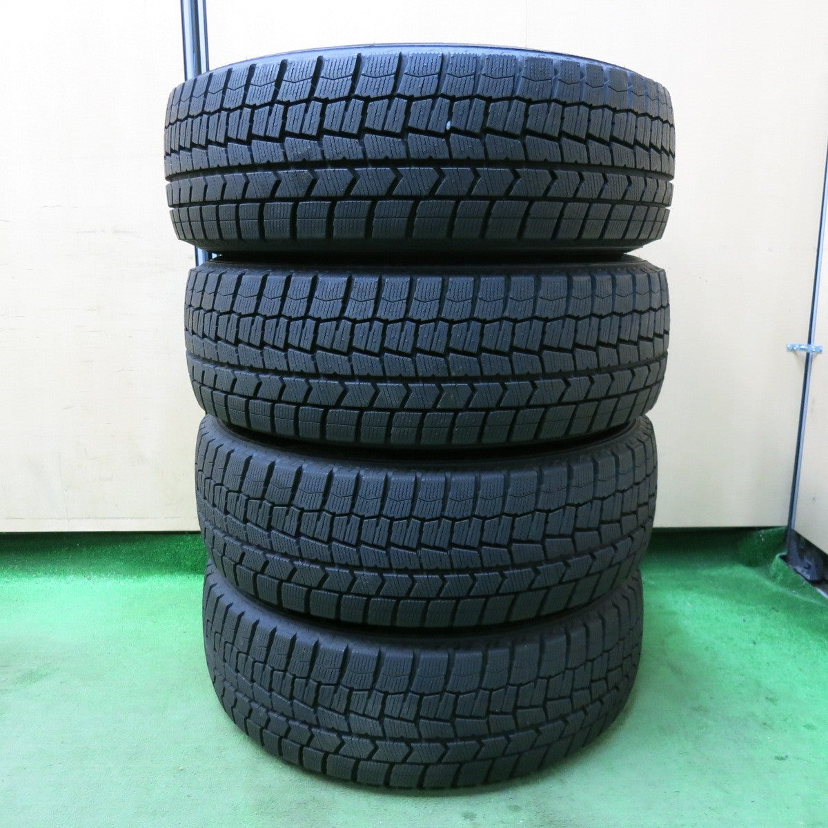 [送料無料] 超バリ溝！22年！キレイ！ほぼ10分★スタッドレス 225/60R17 ダンロップ ウインターマックス WM02 WINNERS ウィナーズ 17インチ PCD114.3/5H★5022608SYス