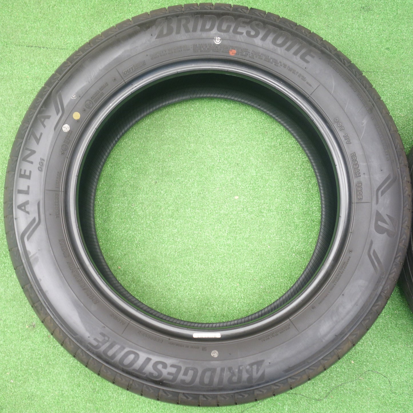 バリ溝！25年！9.5分★215/60R17 ブリヂストン アレンザ 001 ALENZA タイヤ 17インチ カローラクロス C-HR ハイエース アルファード エルグランド 等★6011703KTノタ