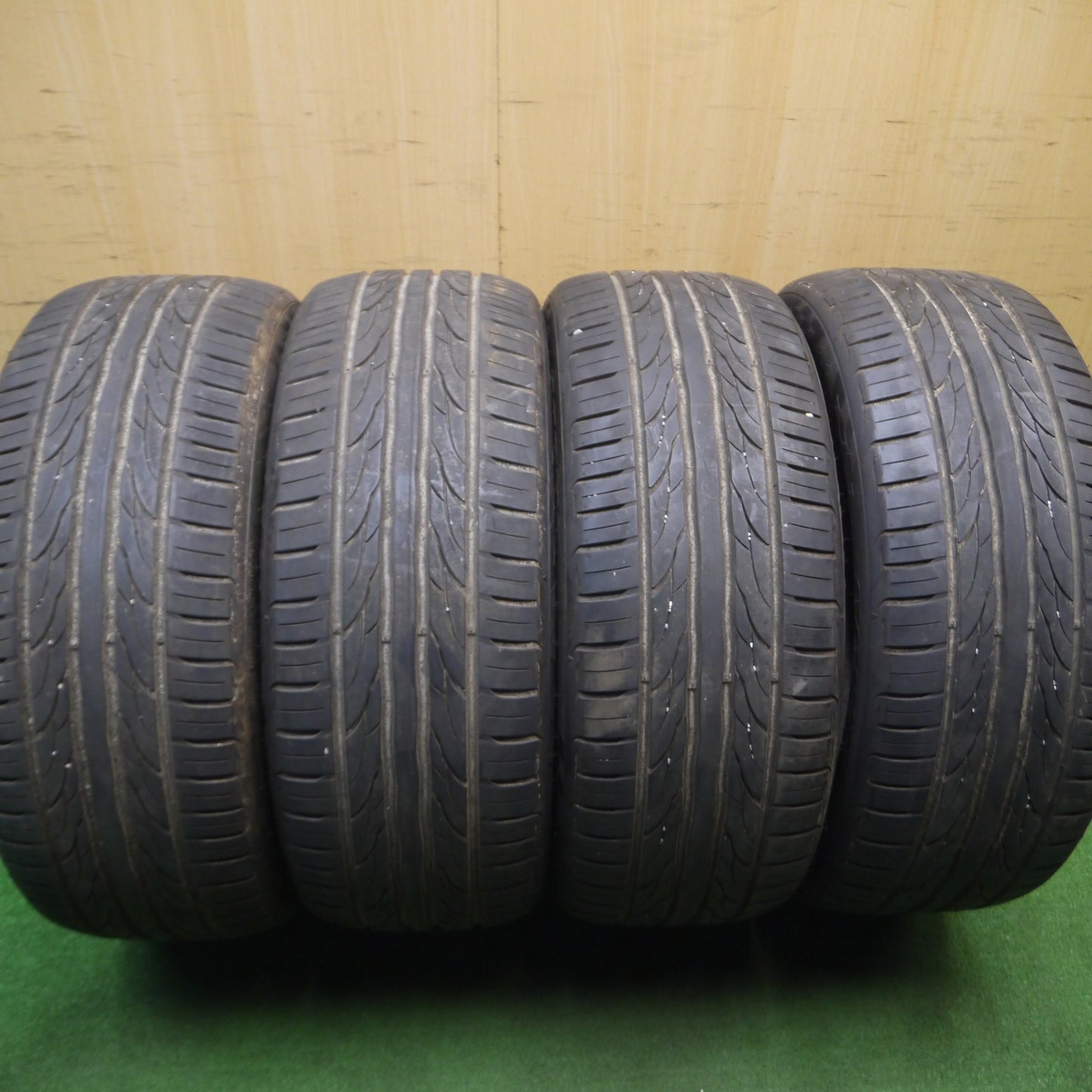 [送料無料] バリ溝！9分★235/50R18 クムホ エクスタ PS31 タイヤ 18インチ アルファード ヴェルファイア エスティマ エルグランド ハリアー等★4122504Hノタ