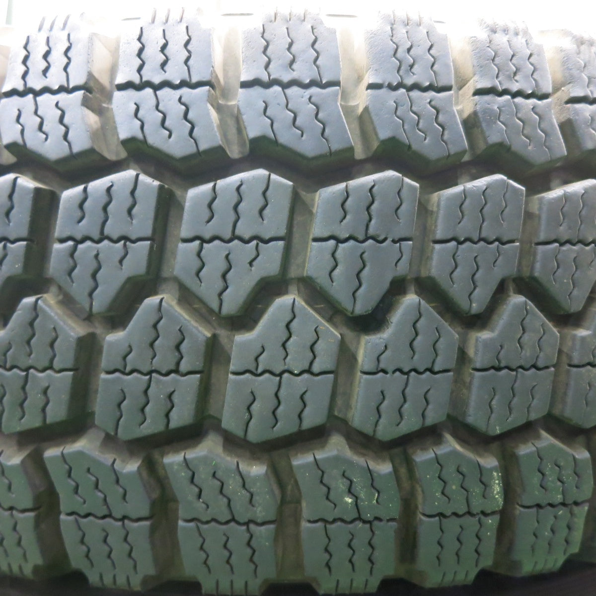 *送料無料* バリ溝！9分★ハイエース等 195/80R15 スタッドレス ファルケン SI743 スチール ホイール 15インチ PCD139.7/6H★4050802HAス
