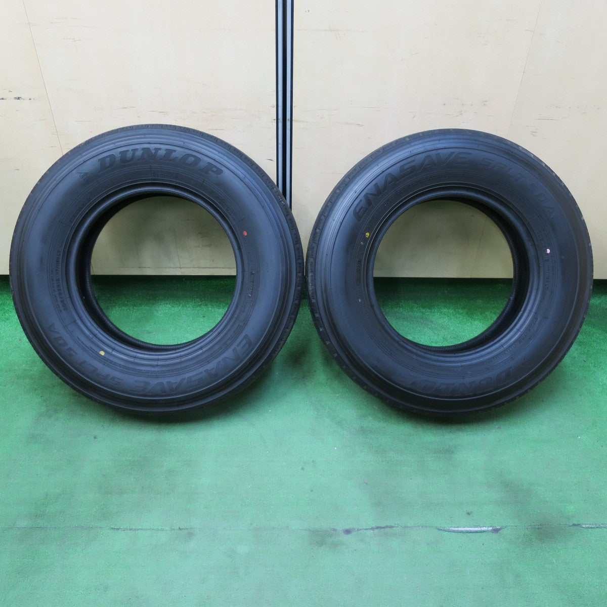 [送料無料] 新車外し！24年！ほぼ未使用★トラック タイヤ 205/85R16 117/115N ダンロップ エナセーブ SPLT 50A 16インチ★4092401イノタ