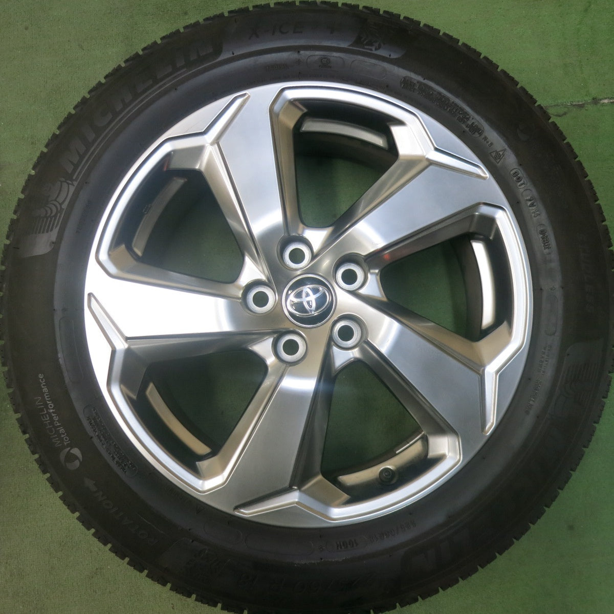 バリ溝！キレイ！9分★トヨタ RAV4 Gグレード 純正 225/60R18 スタッドレス ミシュラン X-ICE3+ 18インチ PCD114.3/5H★5112703SKス