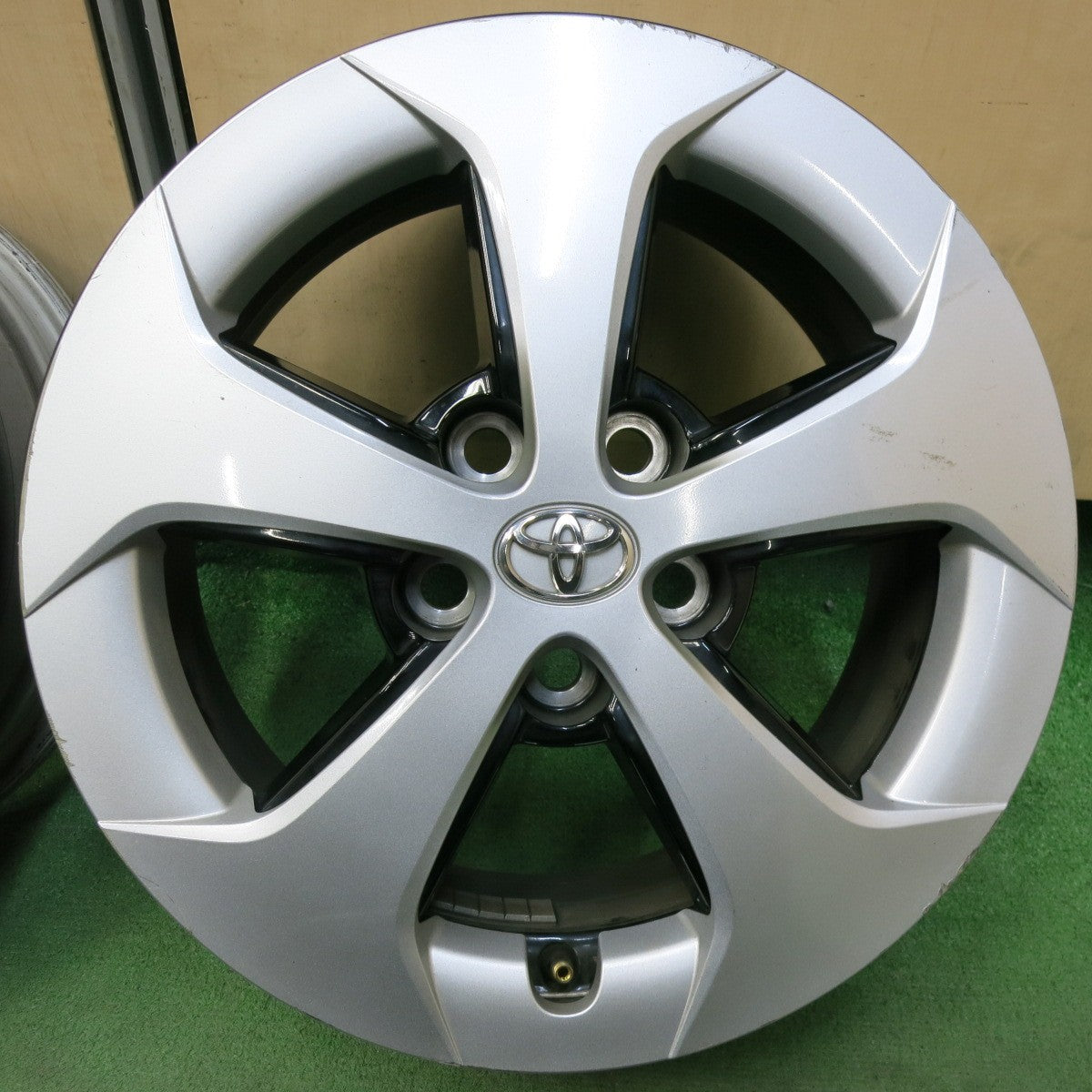 4本価格★トヨタ 30系 プリウス 純正 ホイール 15インチ 15×6J PCD100/5H★5051616SYホ