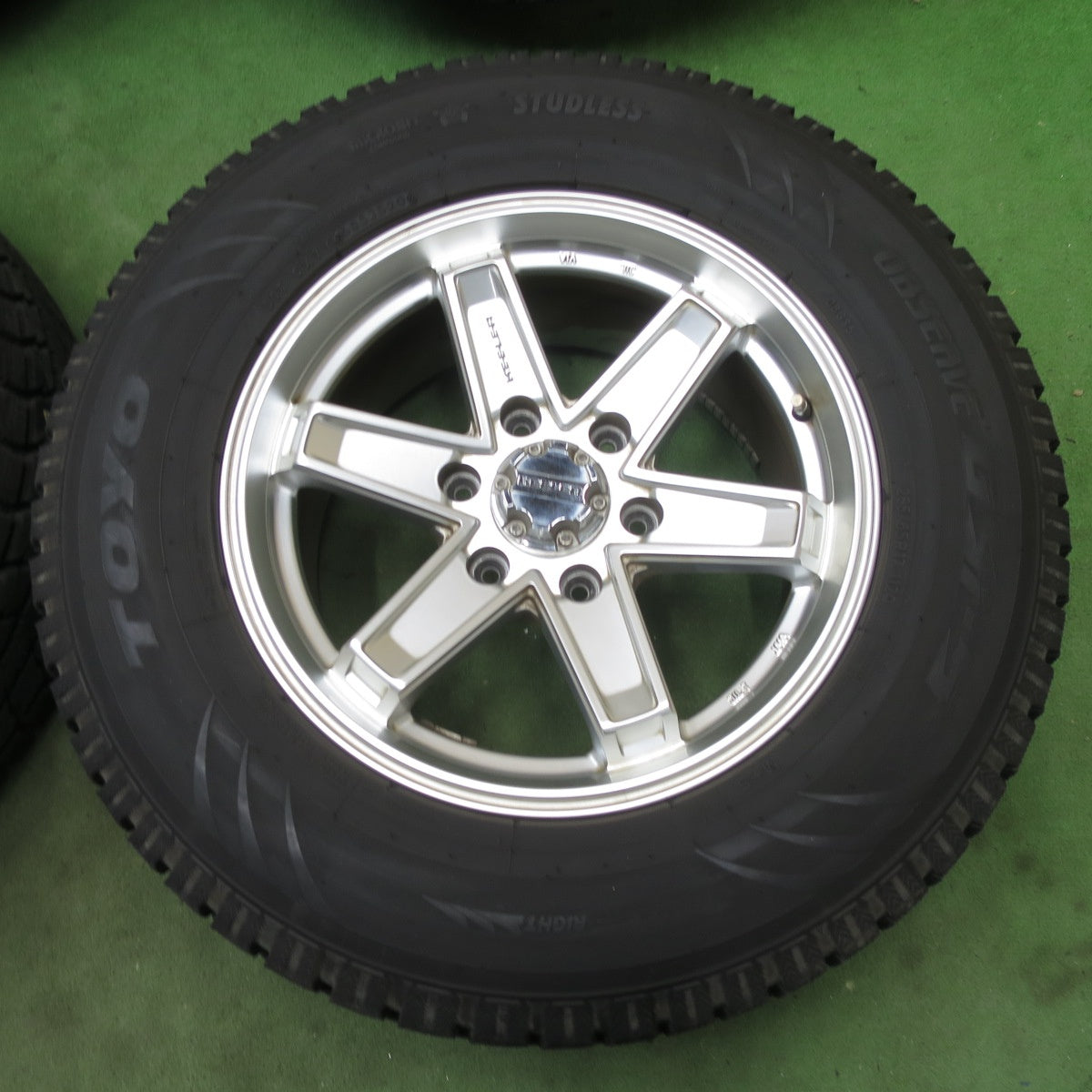 バリ溝！キレイ！9.5分★KEELER TACTICS 265/65R17 スタッドレス トーヨー オブザーブ GSi-5 キーラー タクティクス 17インチ PCD139.7/6H★6013002ナス