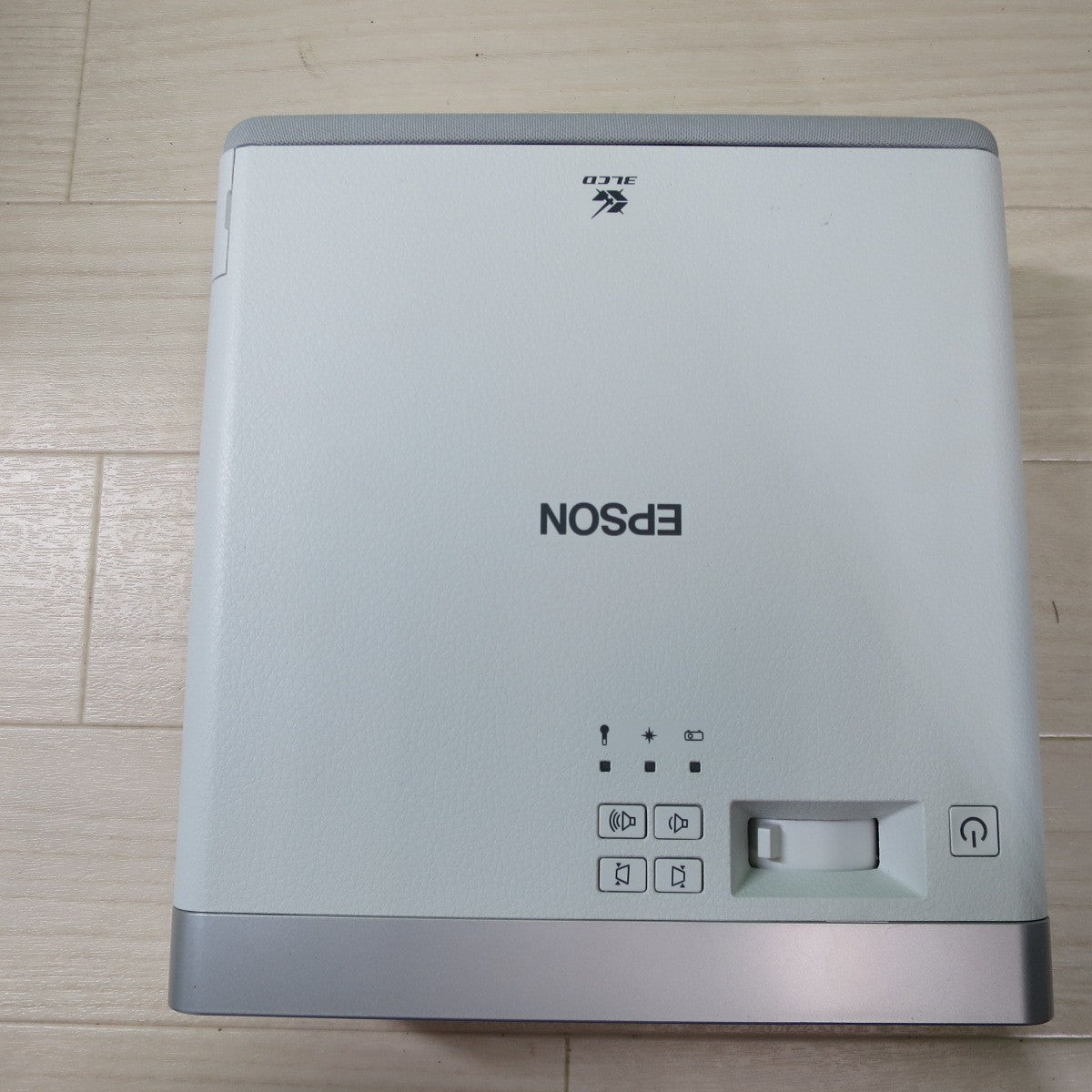 [送料無料] 美品☆エプソン ホーム プロジェクター EF-100W ランプ稼働時間 21時間 外箱 コード リモコン 付き ホワイト エプソン☆