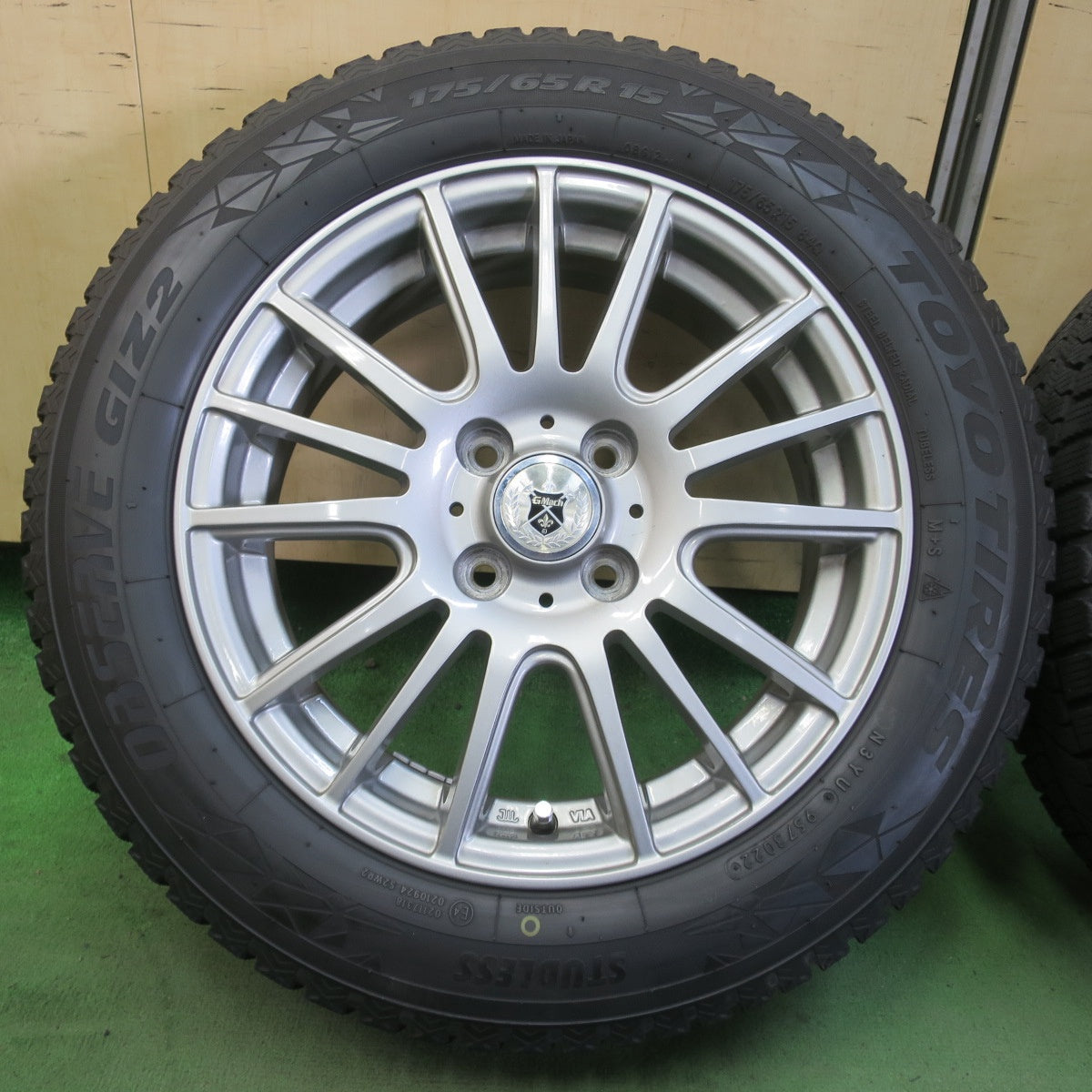 バリ溝！22年！キレイ！8.5分★スタッドレス 175/65R15 トーヨー オブザーブ GIZ2 GMach 15インチ PCD100/4H★6042007イス