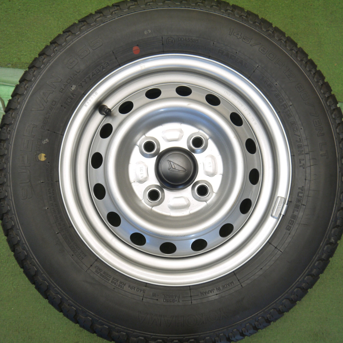 新車外し！23年◎ダイハツ ハイゼット 純正 スチール 145/80R12 80/78N ヨコハマ SUPER VAN 355 12インチ PCD100/4H◎6092504Hノ
