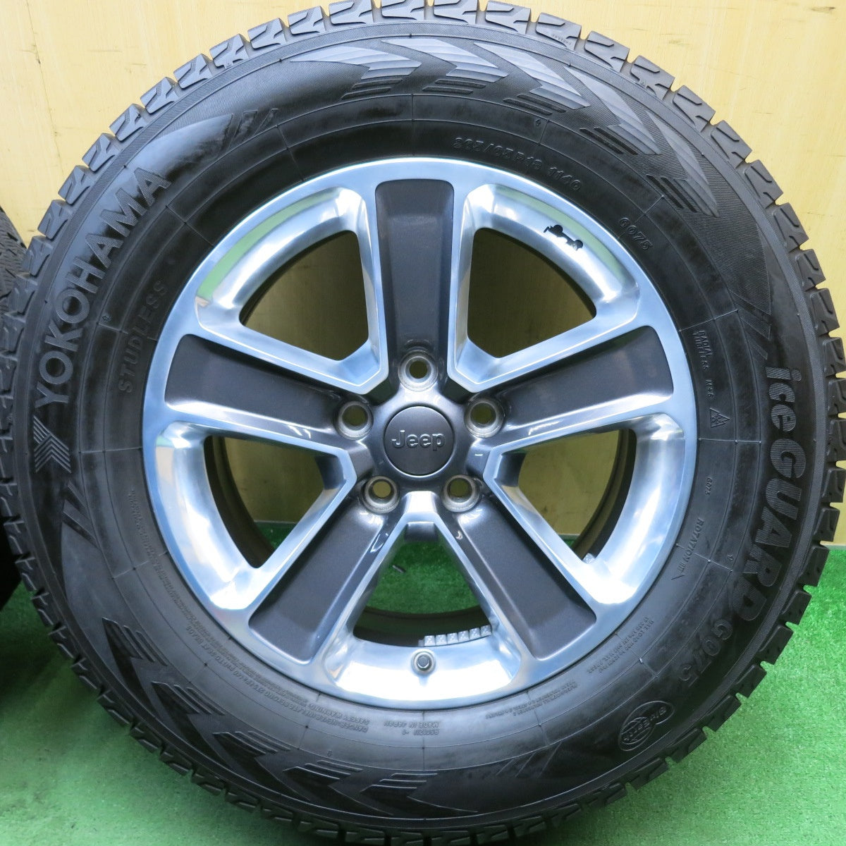 バリ溝！22年！キレイ！9.5分◎JEEP ジープ JL ラングラー アンリミテッド サハラ 純正 265/65R18 スタッドレス ヨコハマ アイスガード G075 18インチ PCD127/5H◎6071209HAス