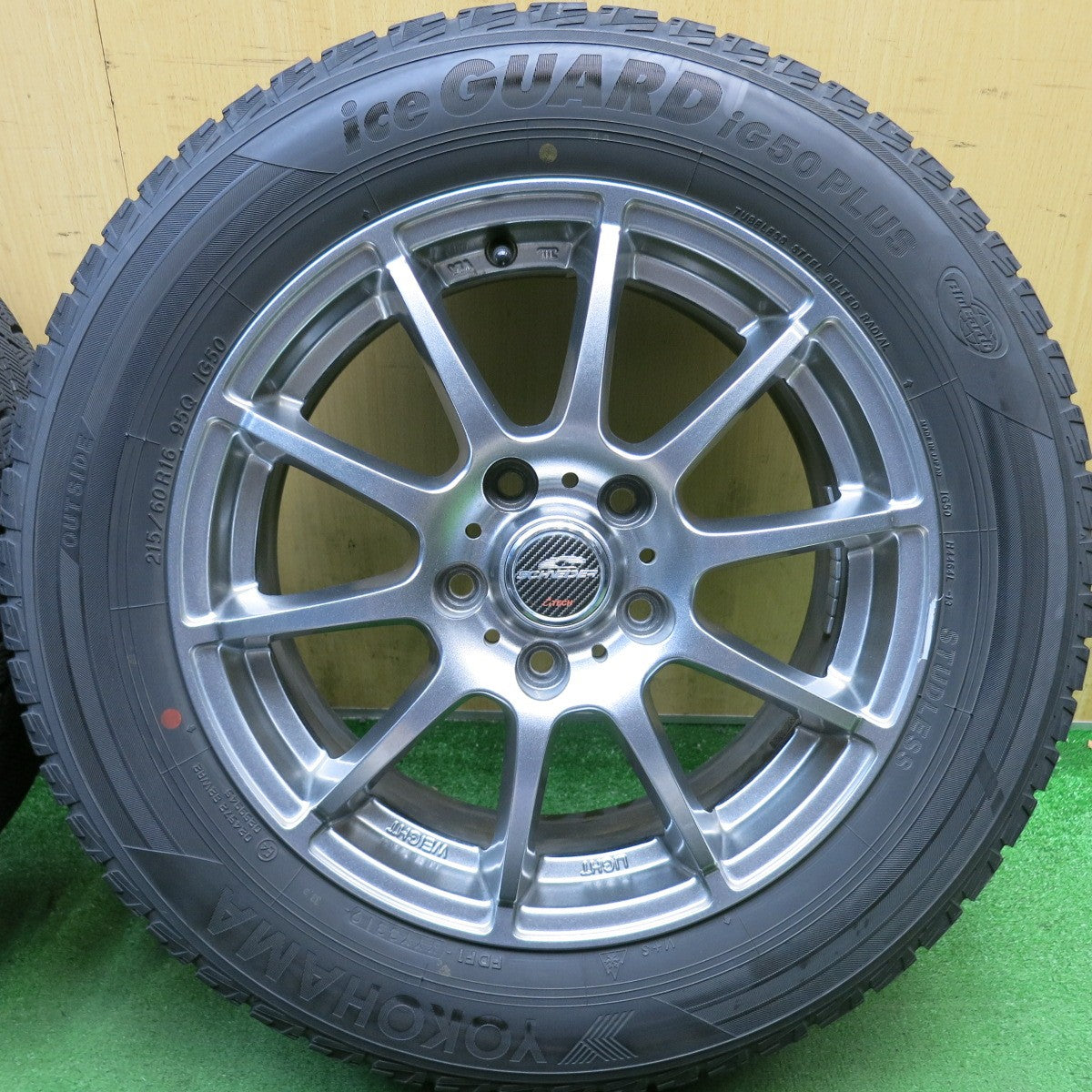 バリ溝！キレイ！8.5分◎スタッドレス 215/60R16 ヨコハマ アイスガード iG50 プラス SCHNEIDER ATECH シュナイダー 16インチ PCD114.3/5H◎6091306HAス