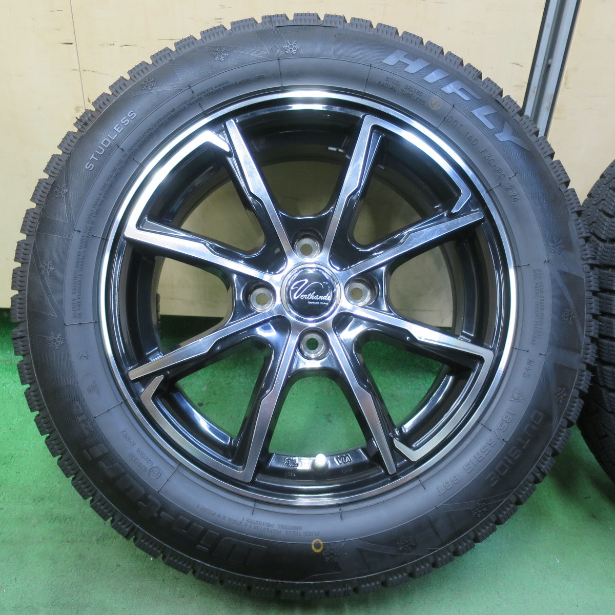 バリ溝！24年！キレイ！ほぼ10分★スタッドレス 185/65R15 ハイフライ Win-turi 216 Verthandi ヴェルサンディ ヴェルザンディ 15インチ PCD100/4H★5080403イス