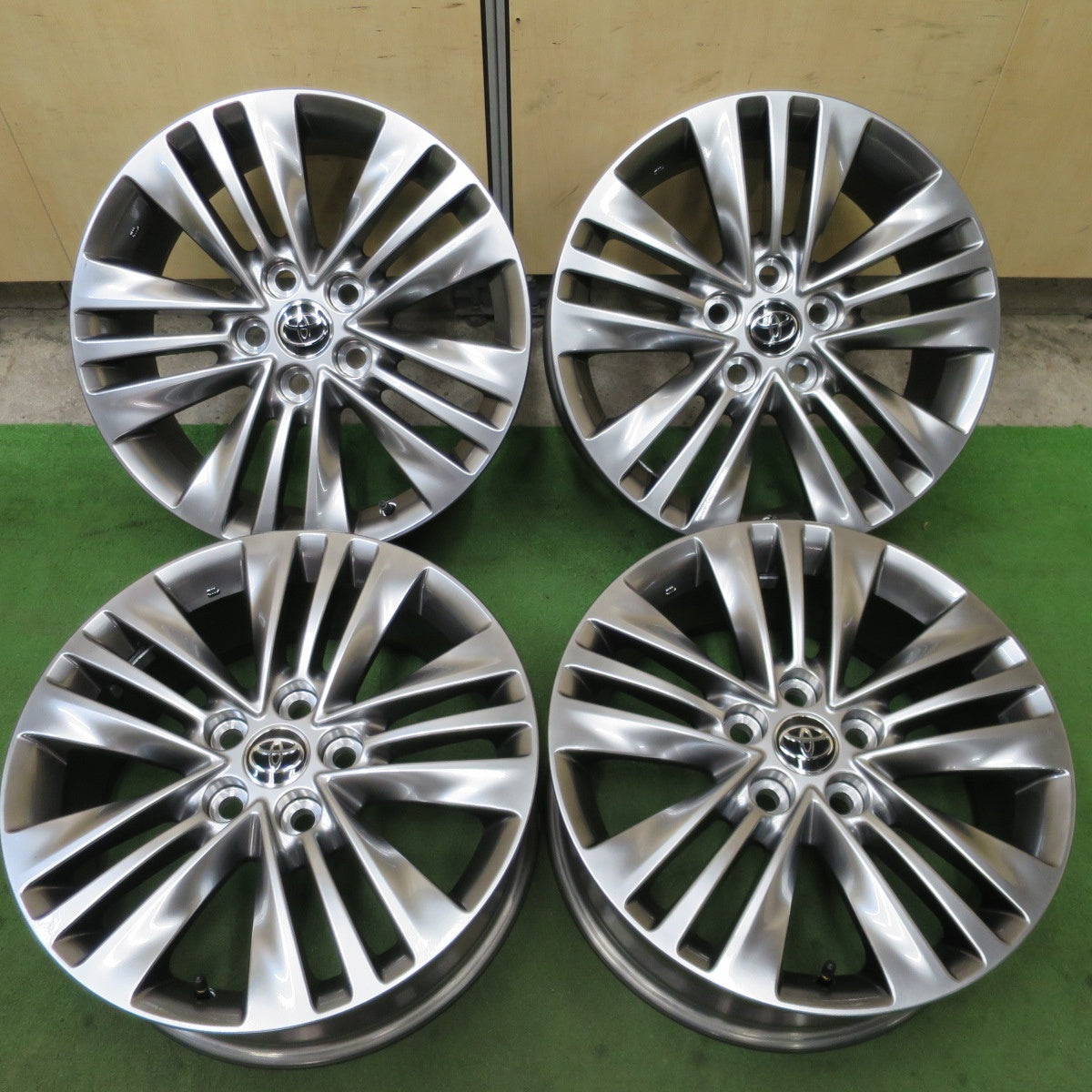 新車外し★トヨタ 40系 アルファード Zグレード 純正 ホイール 18インチ 18×7J PCD120/5H★6060202NGホ