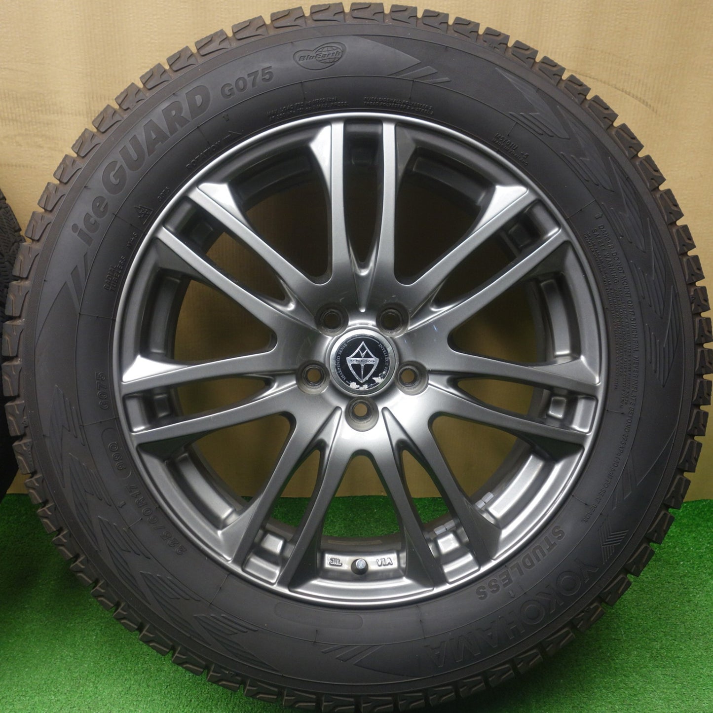 バリ溝！22年！キレイ！9分★フォレスター 等 225/60R17 スタッドレス ヨコハマ アイスガード G075 VELVA ヴェルヴァ 17インチ PCD100/5H★6041303KTス