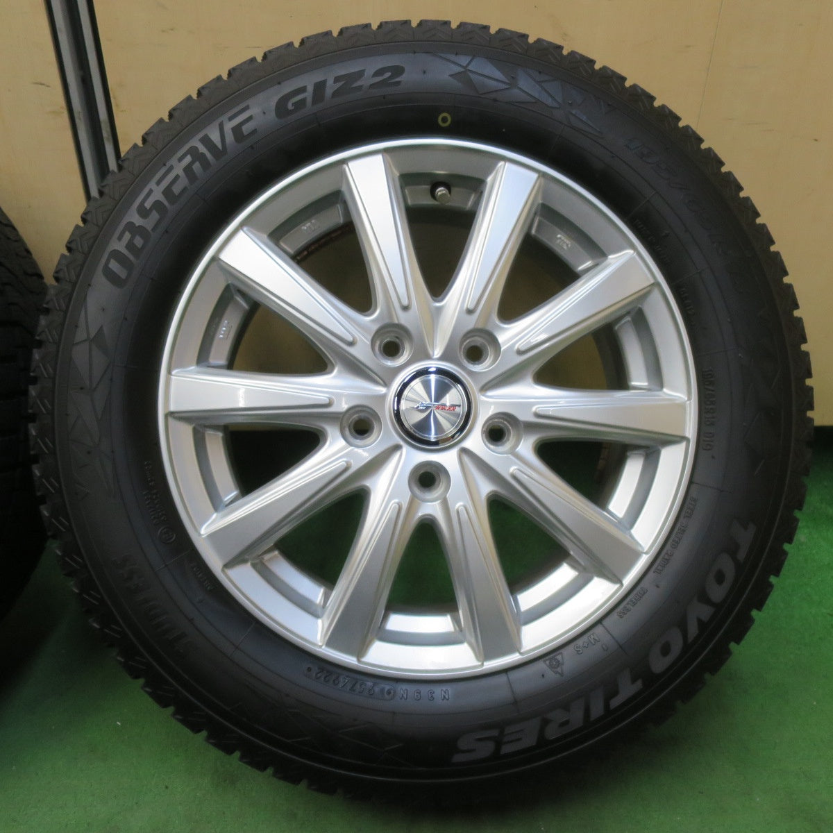 バリ溝！22年！キレイ！ほぼ10分★スタッドレス 195/65R15 トーヨー オブザーブ GIZ2 JOKER ジョーカー 15インチ PCD114.3/5H★5080602イス