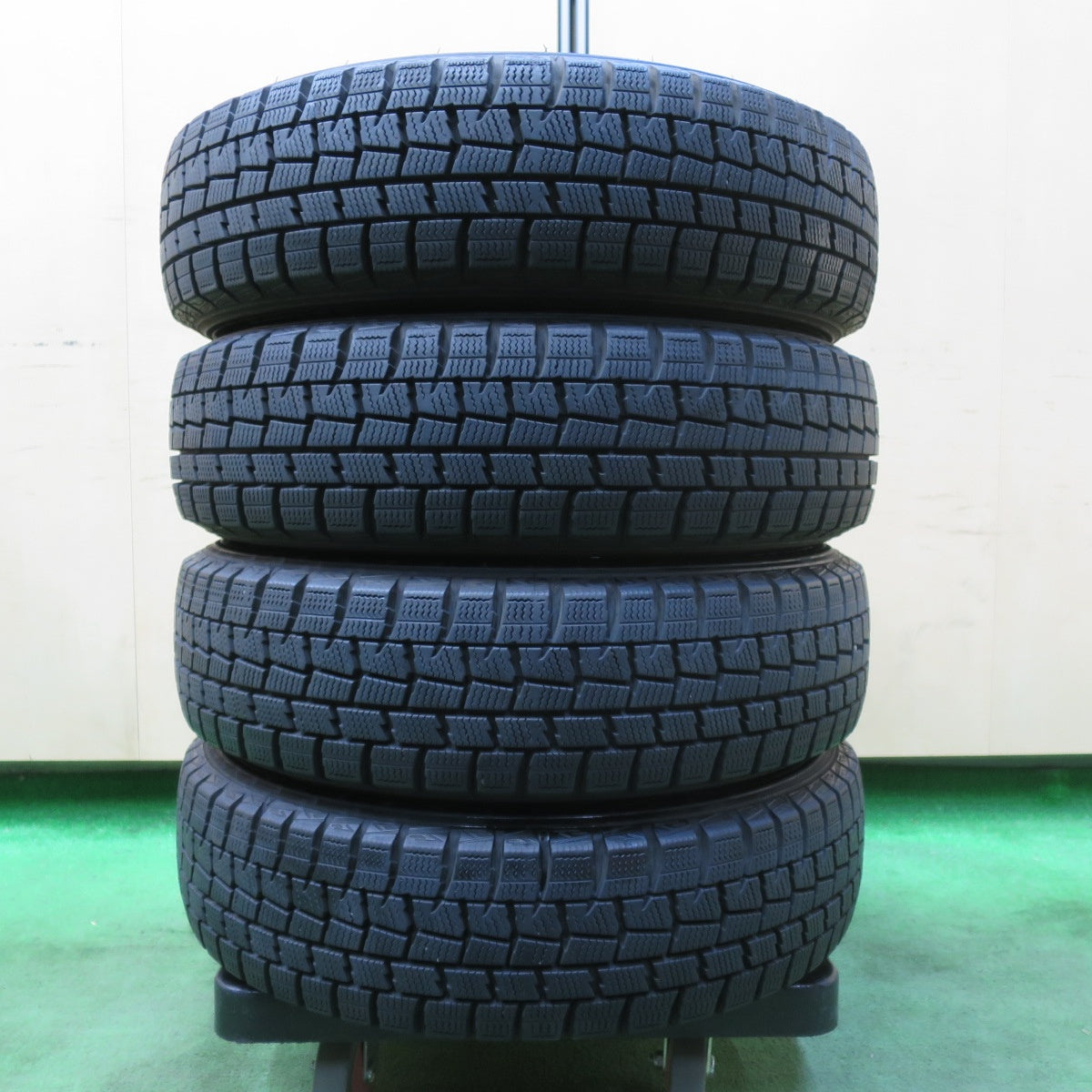 [送料無料] バリ溝！キレイ！9.5分★スタッドレス 155/65R14 ダンロップ ウインターマックス WM01 JOKER ジョーカー 14インチ PCD100/4H★4121002イス