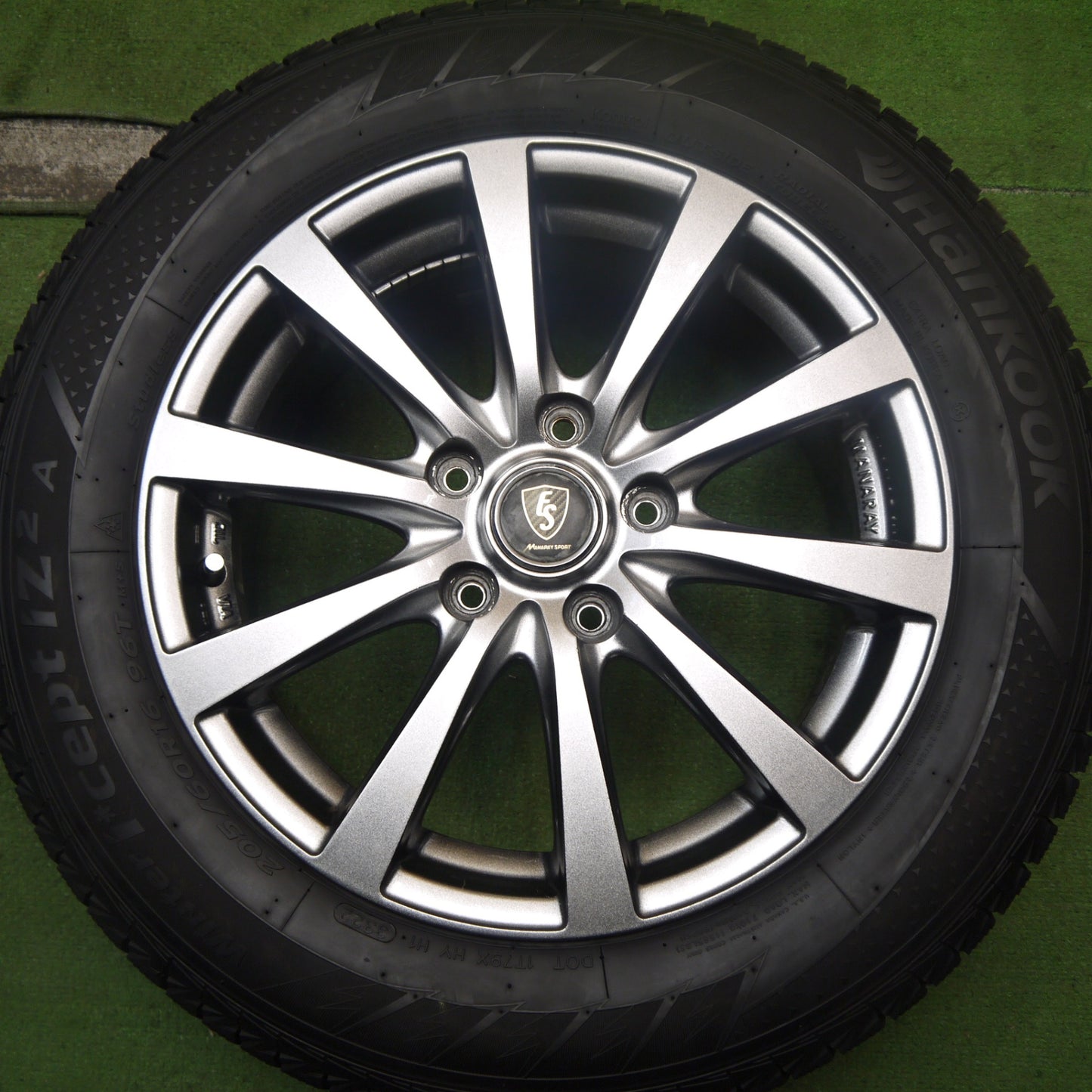 バリ溝！22年！キレイ！9.5分★スタッドレス 205/60R16 ハンコック ウインター アイセプト IZ2A MANARAY SPORT マナレイ スポーツ 16インチ PCD114.3/5H★5072204Hス