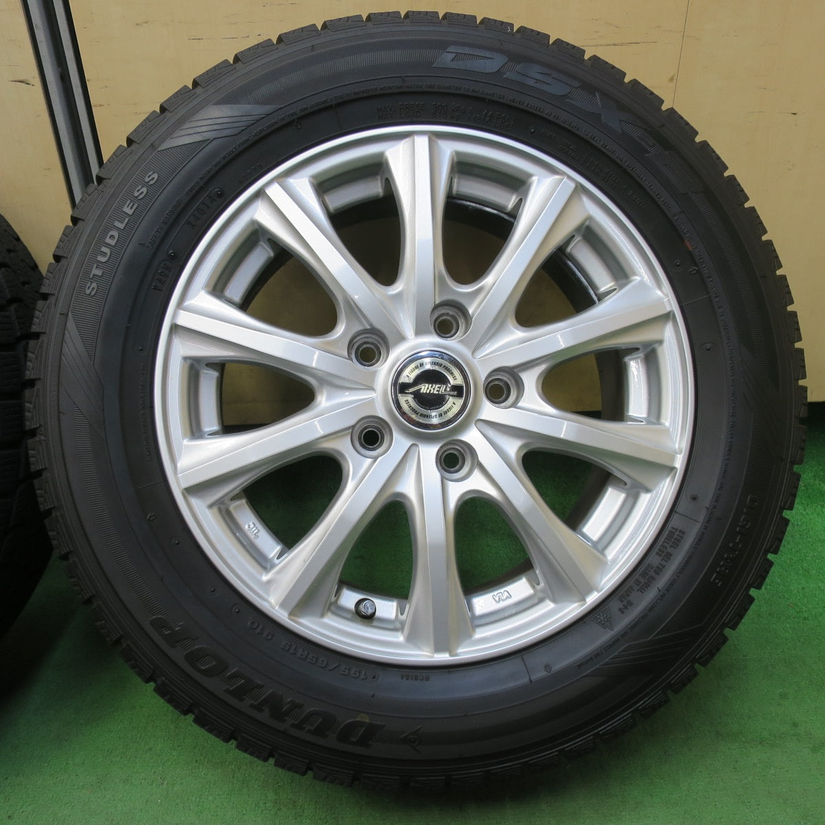 バリ溝！キレイ！9.5分★スタッドレス 195/65R15 ダンロップ DSX-2 AXEL アクセル 15インチ PCD114.3/5H★5051305イス