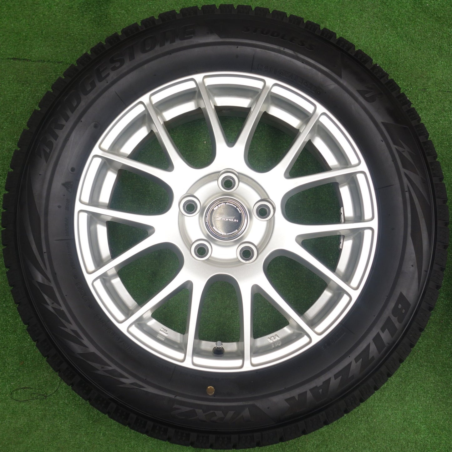 バリ溝！22年！キレイ！9.5分★スタッドレス 215/60R16 ブリヂストン ブリザック VRX2 TOPRUN トップラン 16インチ PCD114.3/5H★6020906KTス
