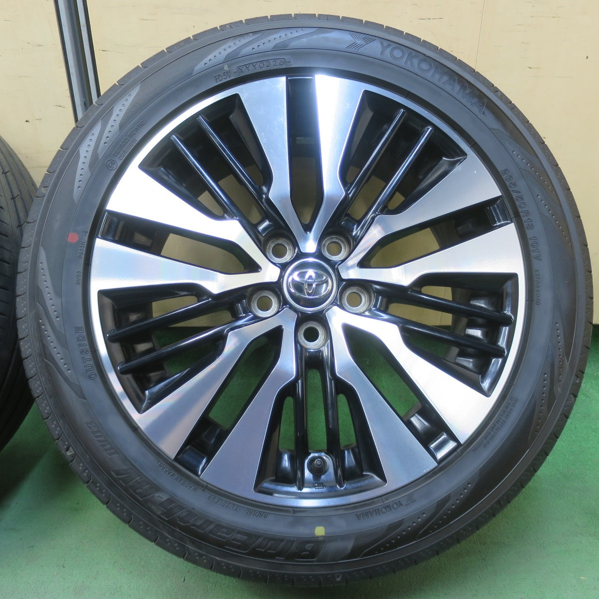 ほぼ未使用！26年★トヨタ 30系 アルファード SCパッケージ 純正 235/50R18 ヨコハマ BluEarth-RV RV03 18インチ PCD114.3/5H★6042106イノ