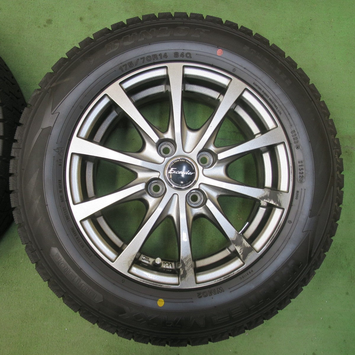 バリ溝！22年！ほぼ10分★スタッドレス 175/70R14 ダンロップ ウインターマックス WM02 Exceeder エクシーダー 14インチ PCD100/4H★6012701イス