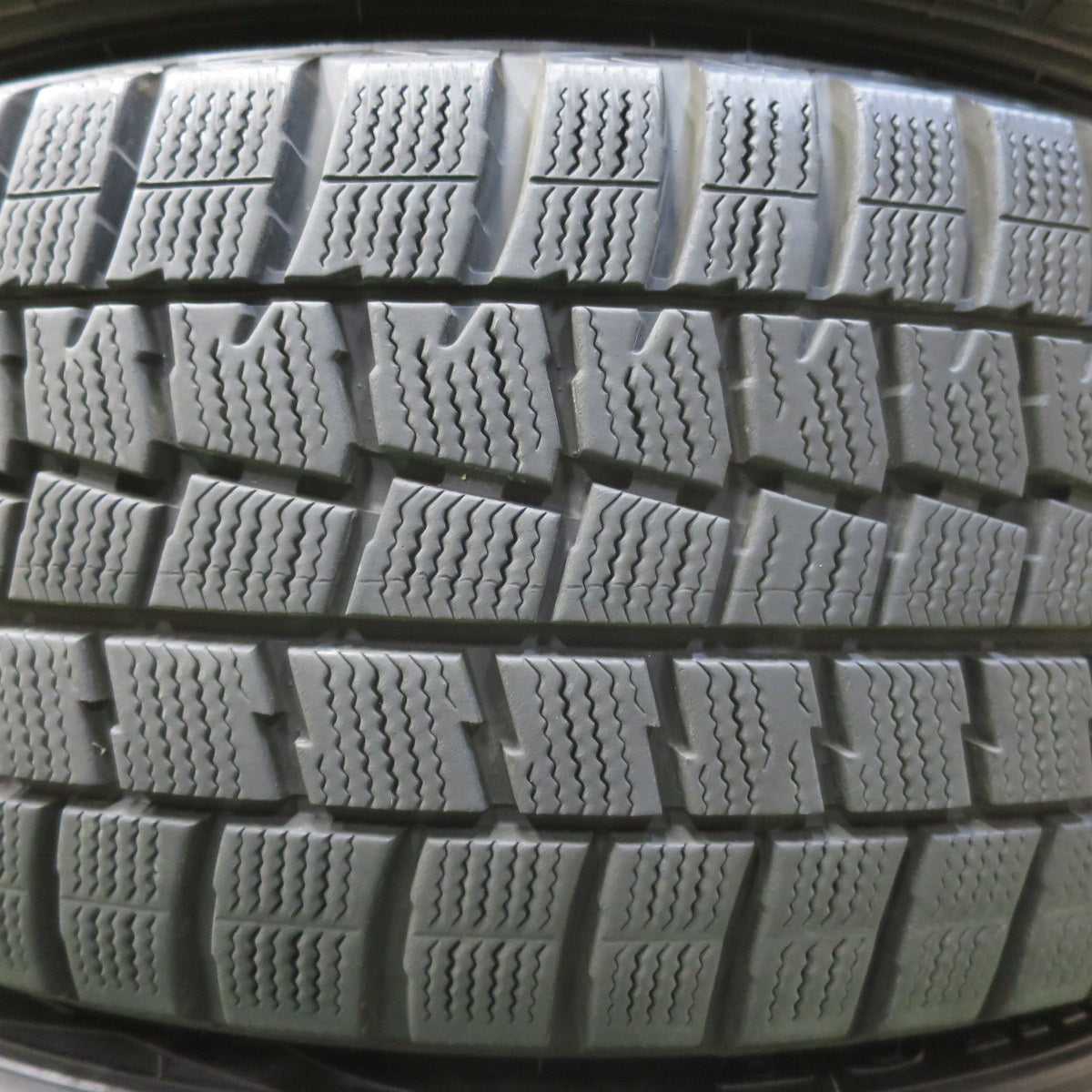 225/50r17 スタッドレスタイヤ・アルミホイール4本セット バリ溝