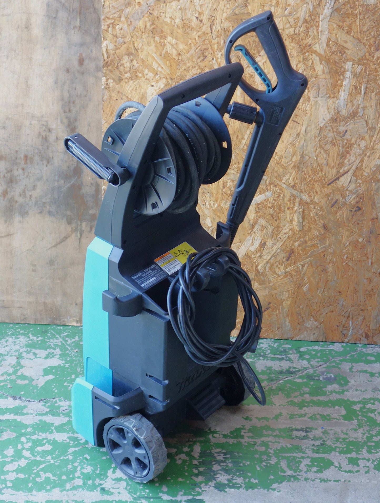 [送料無料] ◆makita マキタ 高圧洗浄機 MHW0820 屋外用 静音+節水モード AC100V 50/60Hz◆