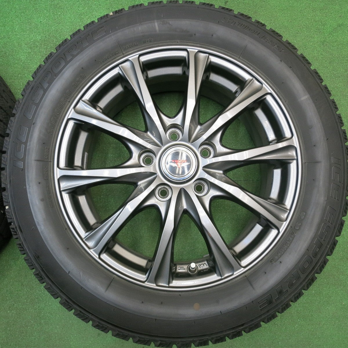 バリ溝！キレイ！8.5分★スタッドレス 205/60R16 アイスエスポルテ TEAD テッド 16インチ PCD114.3/5H★6011102HAス