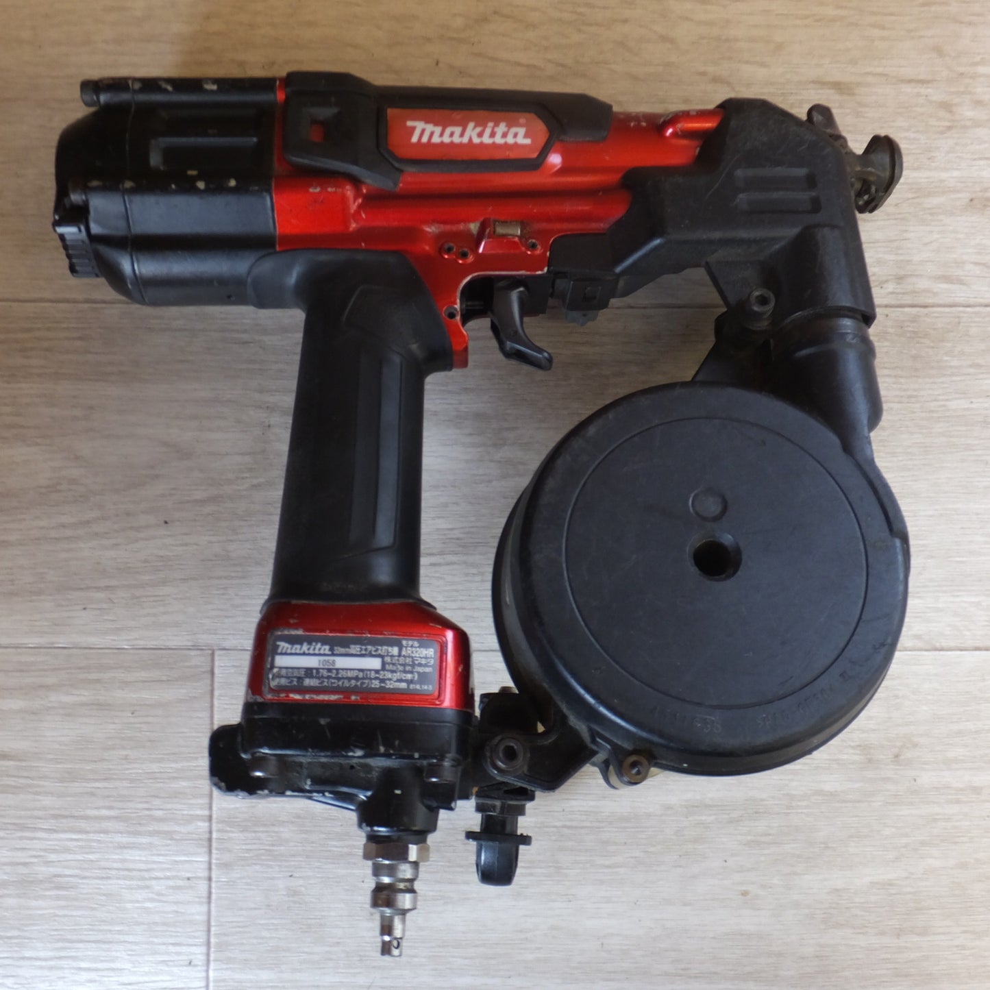 [送料無料] ★マキタ makita 32mm高圧エアビス打ち機 AR320HR　ボード用ビス32mm★