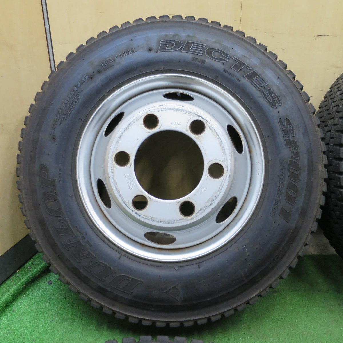 6本価格！22年★いすゞ フォワード 純正 TOPY スチール 225/80R17.5 123/122L スタッドレス ダンロップ デクテス SP001 135-9CS DECTES 17.5インチ PCD222.25/6H★6060301ナス