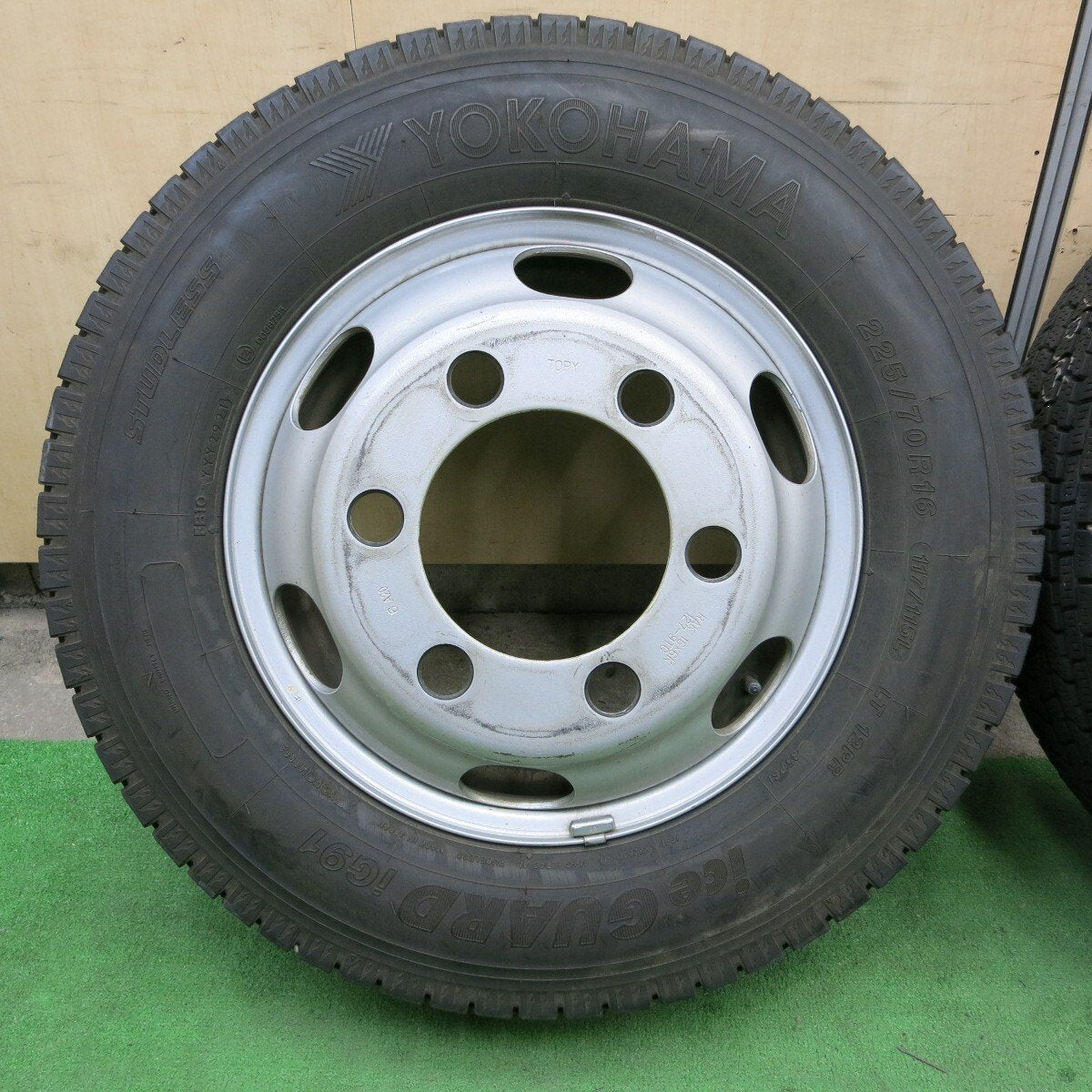 バリ溝！21年！9.5分！2本★トラック タイヤ 225/70R16 117/115L スタッドレス ヨコハマ アイスガード iG91 TOPY スチール 127-9TC PCD222.25/6H★5021905ナス