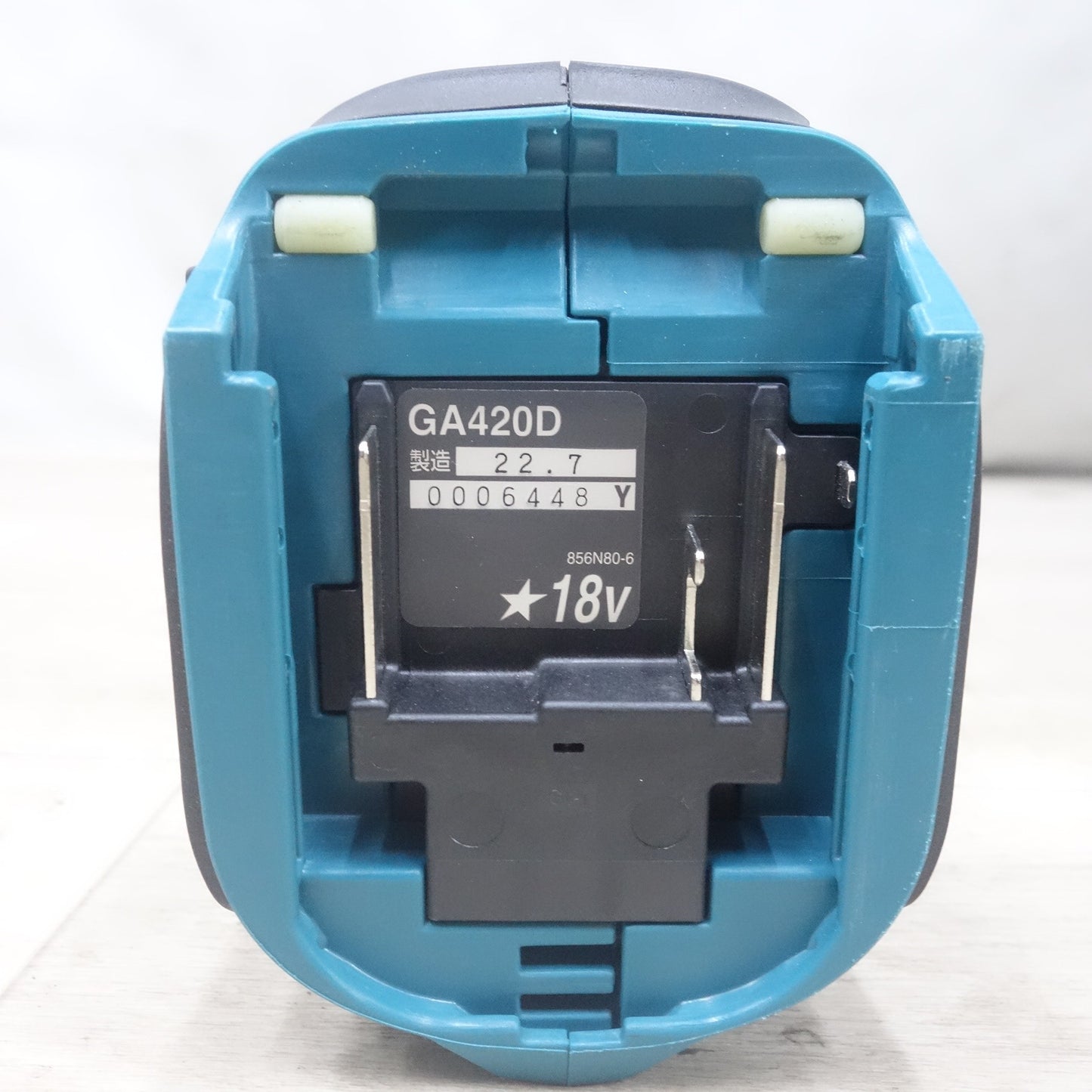 [送料無料] キレイ！替え刃付き◆マキタ 100mm 充電式 ディスクグラインダ GA420D 18V 替刃付き 電動 工具 研磨機 コードレス 本体 ケース makita◆