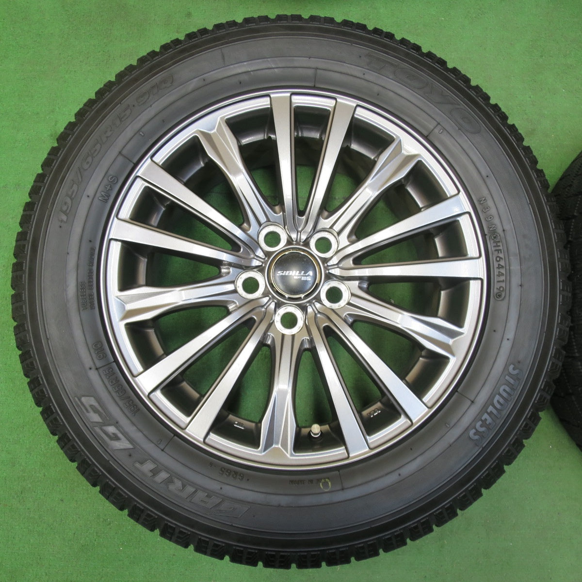 [送料無料] バリ溝！キレイ！9分★プリウス等 195/65R15 スタッドレス トーヨー ガリット G5 SIBILLA NEXT W5 シビラ 15インチ PCD100/5H★4103105イス
