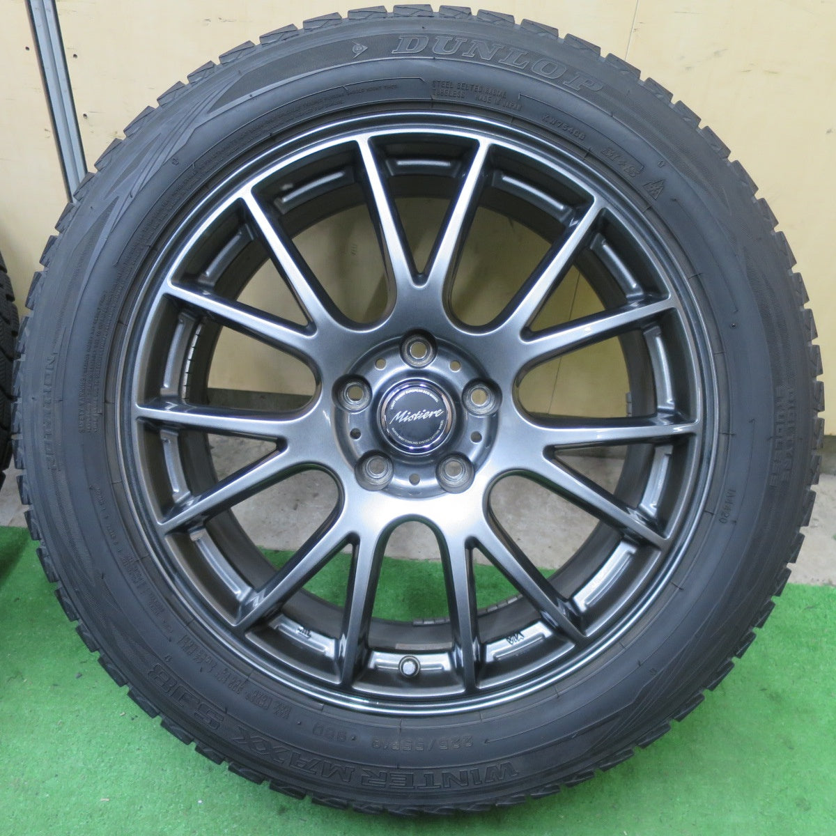 バリ溝！キレイ！9.5分★スタッドレス 225/55R18 ダンロップ ウインターマックス SJ8 Mistiere ミスティーレ 18インチ PCD114.3/5H★5061301TTス