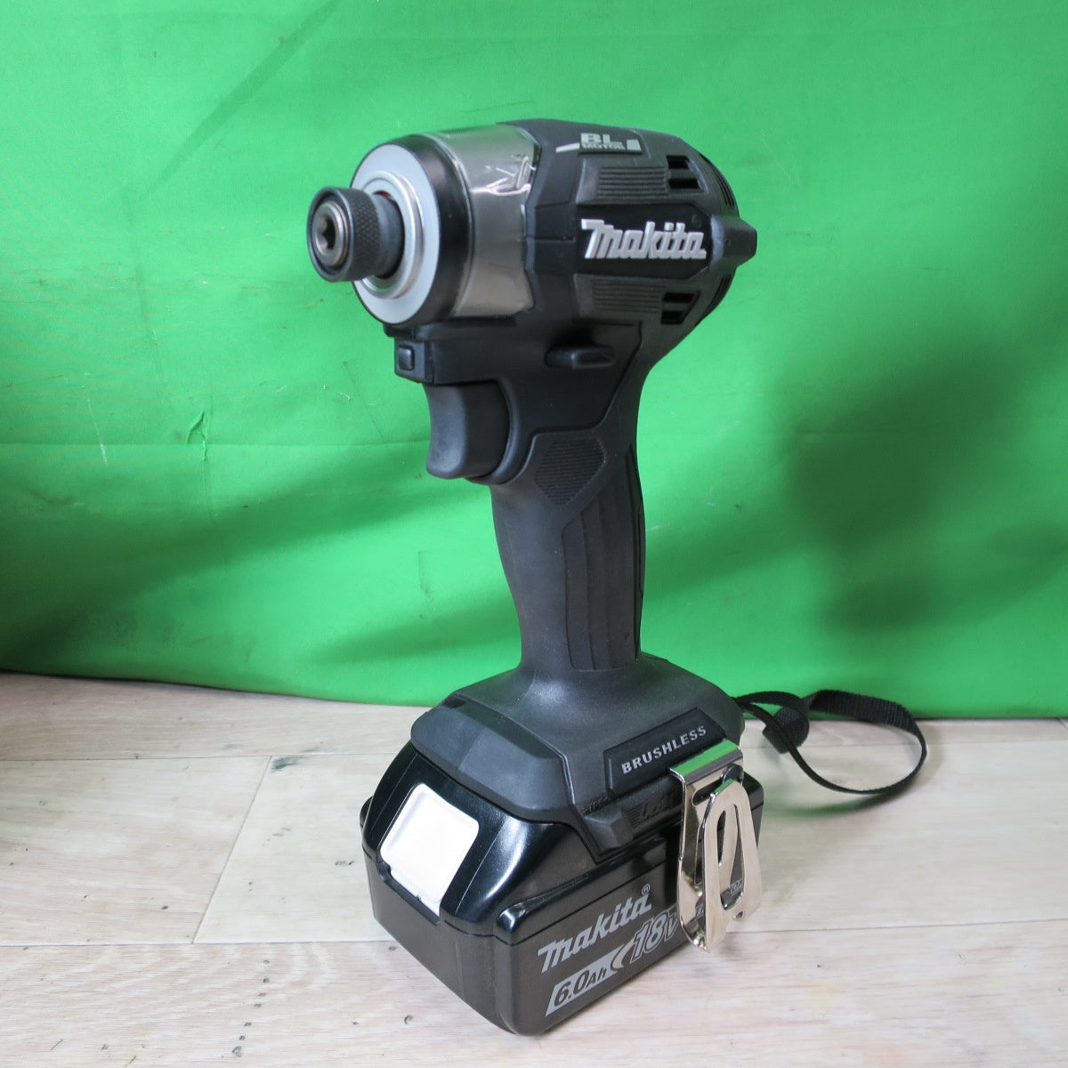 [送料無料] 美品!バッテリー2個☆マキタ 充電式 インパクト ドライバ 18V TD173DRGXB 充電器 ケース付き 黒 電動 工具☆