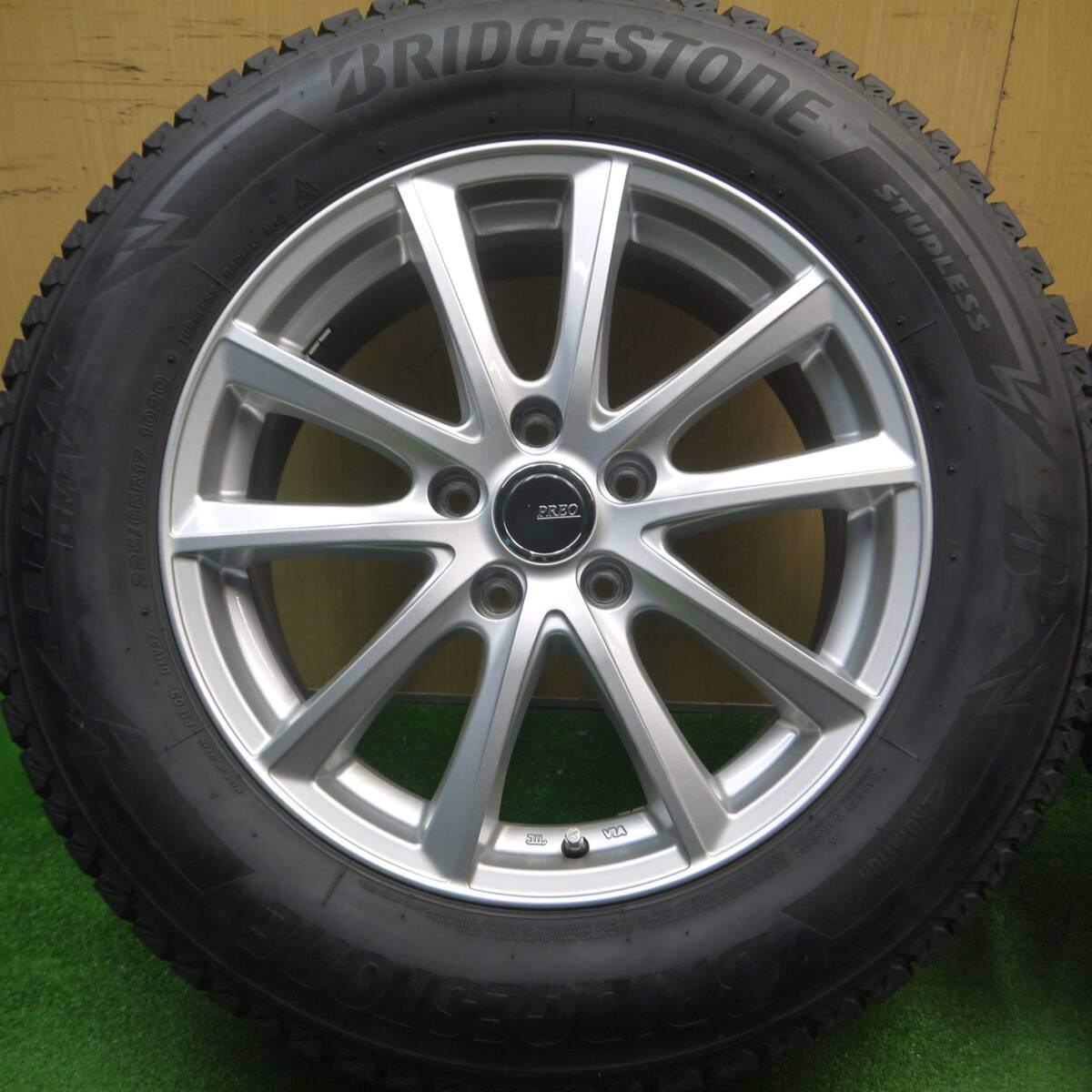 バリ溝！22年！キレイ！9.5分★スタッドレス 225/65R17 ブリヂストン ブリザック DM-V3 PREO プレオ 17インチ PCD114.3/5H★4121004Hス
