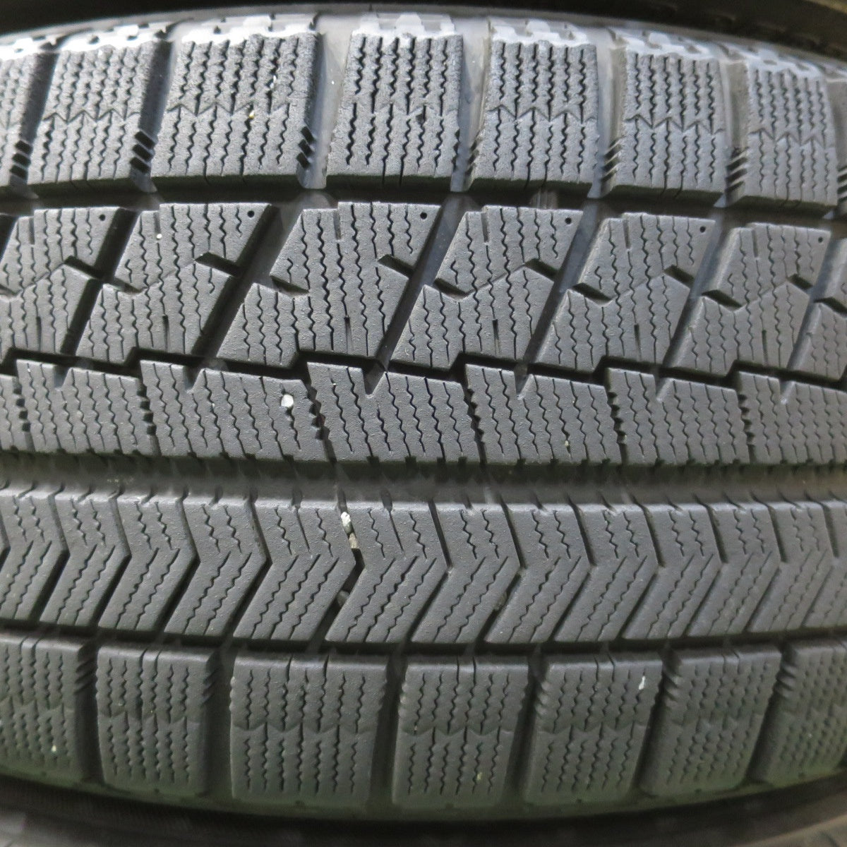 バリ溝！8.5分★スタッドレス 215/60R16 ブリヂストン ブリザック VRX TOPRUN トップラン 16インチ PCD114.3/5H★6011601イス