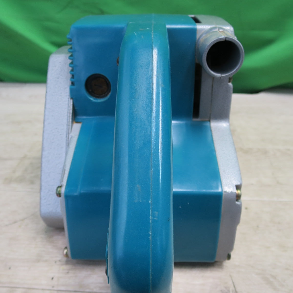 [送料無料] ☆マキタ 電気 ベルトサンダー 9402 電動 工具 100V ベルトサイズ100×610mm ジャンク品☆